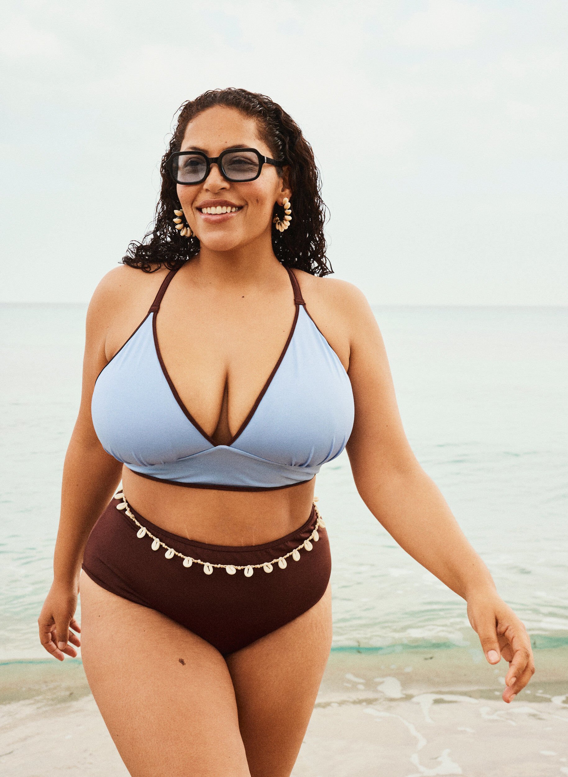 Zizzi Vendbar bikinitop med v-udsk&aelig;ring og krydsstropper, Brun, Image image number 0