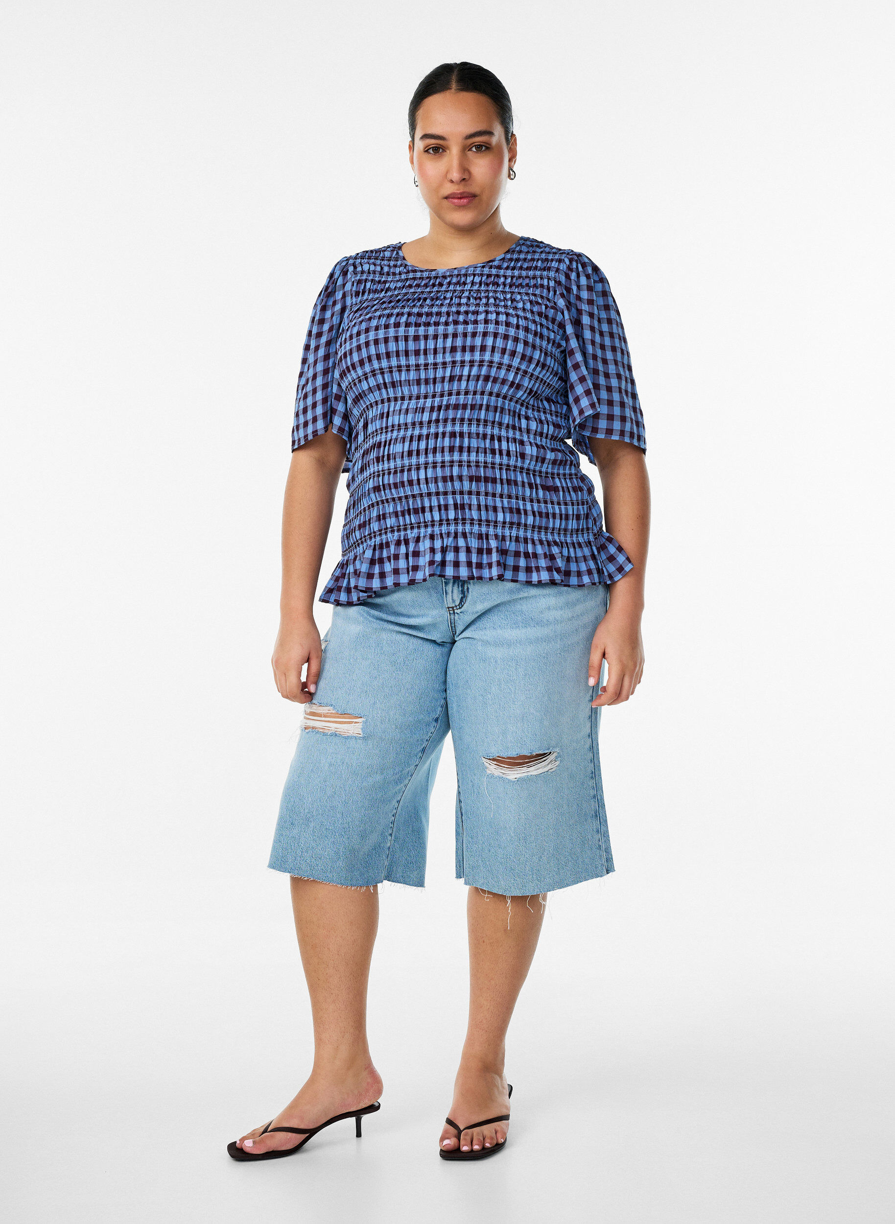 ZizziSmockbluse med gingham tern og fl&aelig;sekant, Bl&aring;, Model image number 1