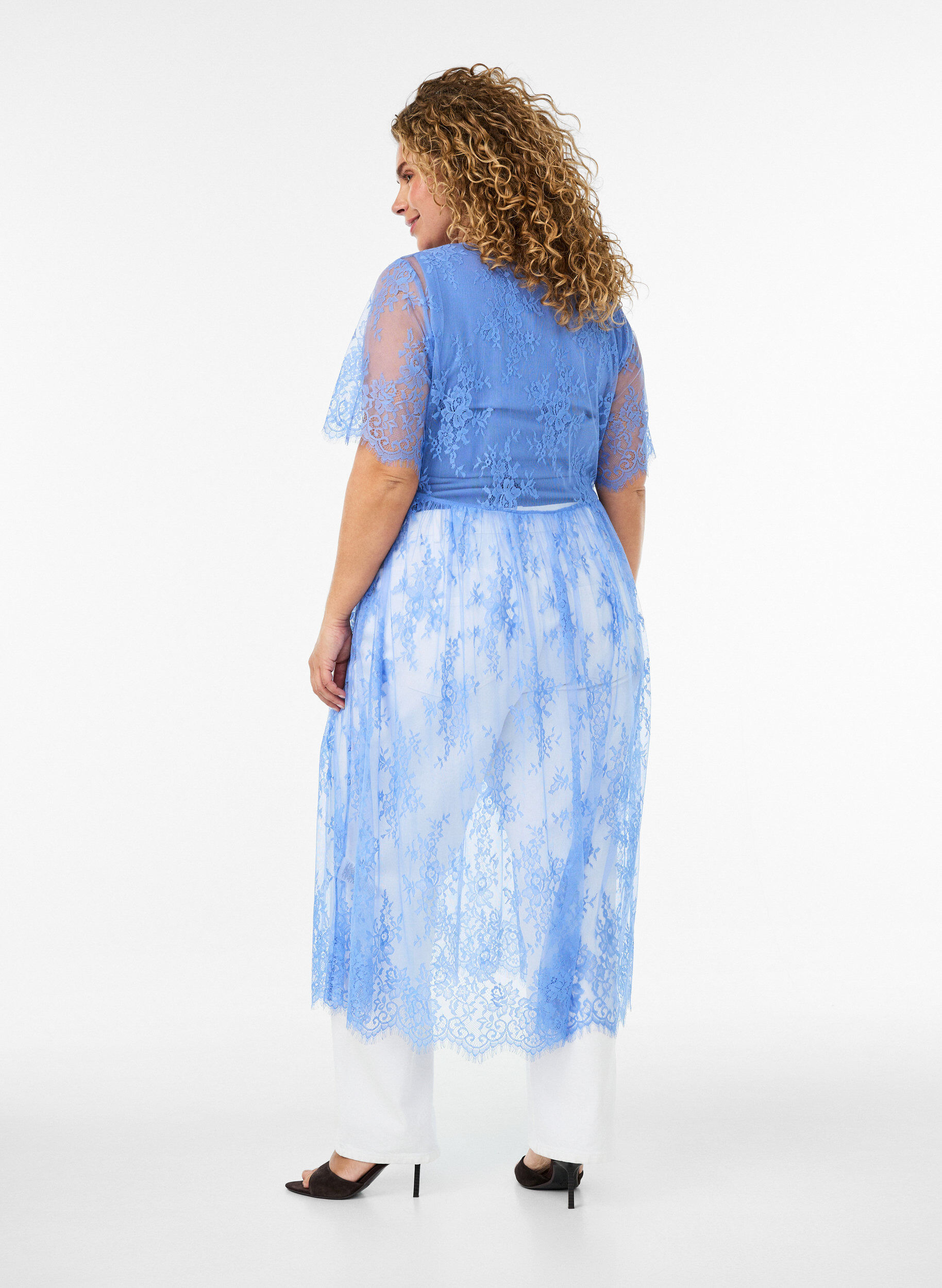 ZizziTransparent blondekjole med korte &aelig;rmer og midil&aelig;ngde, Lilla, Model image number 1