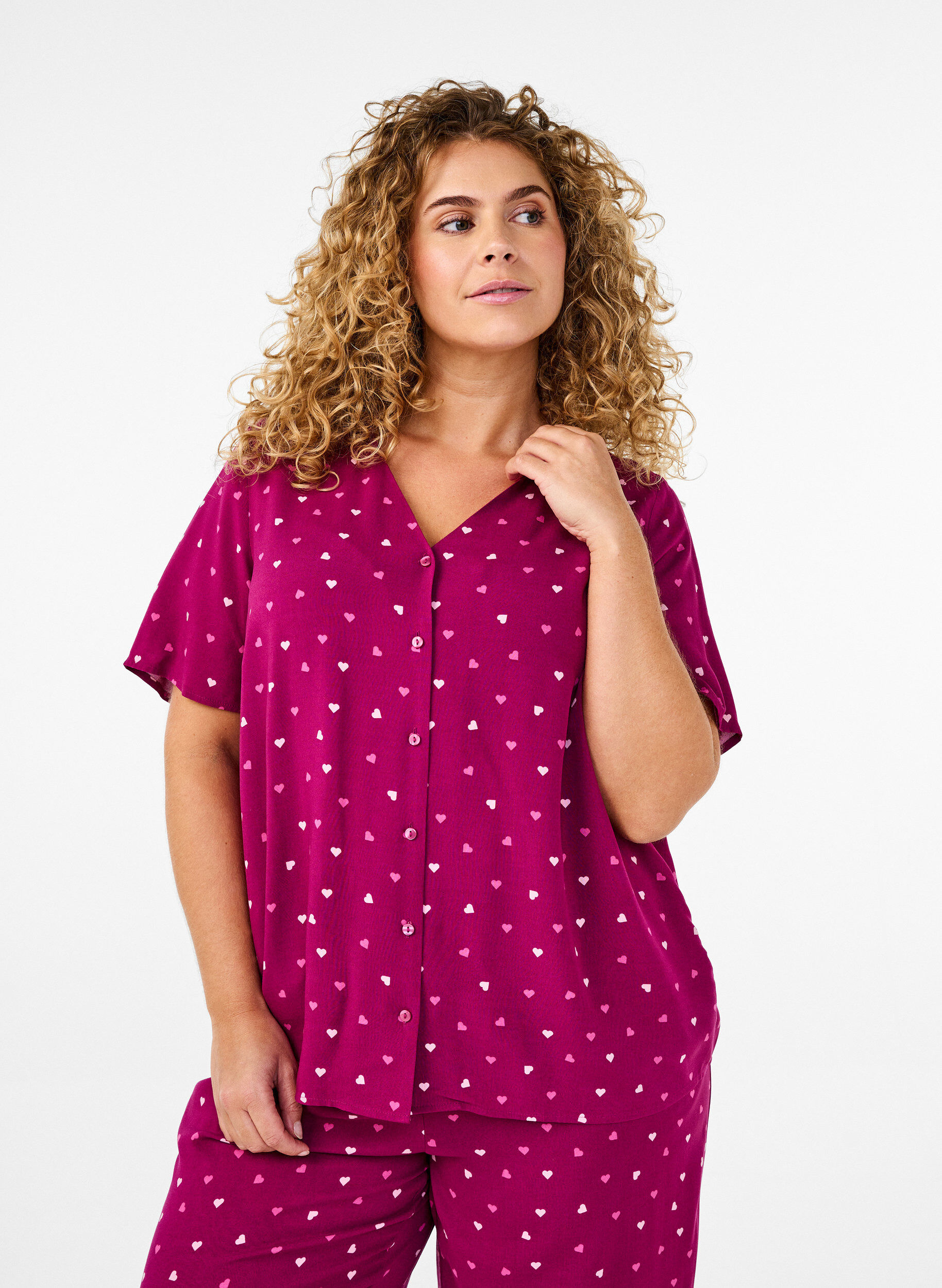 Zizzi Natbluse i viskose med hjerteprint, R&oslash;d, Model image number 0