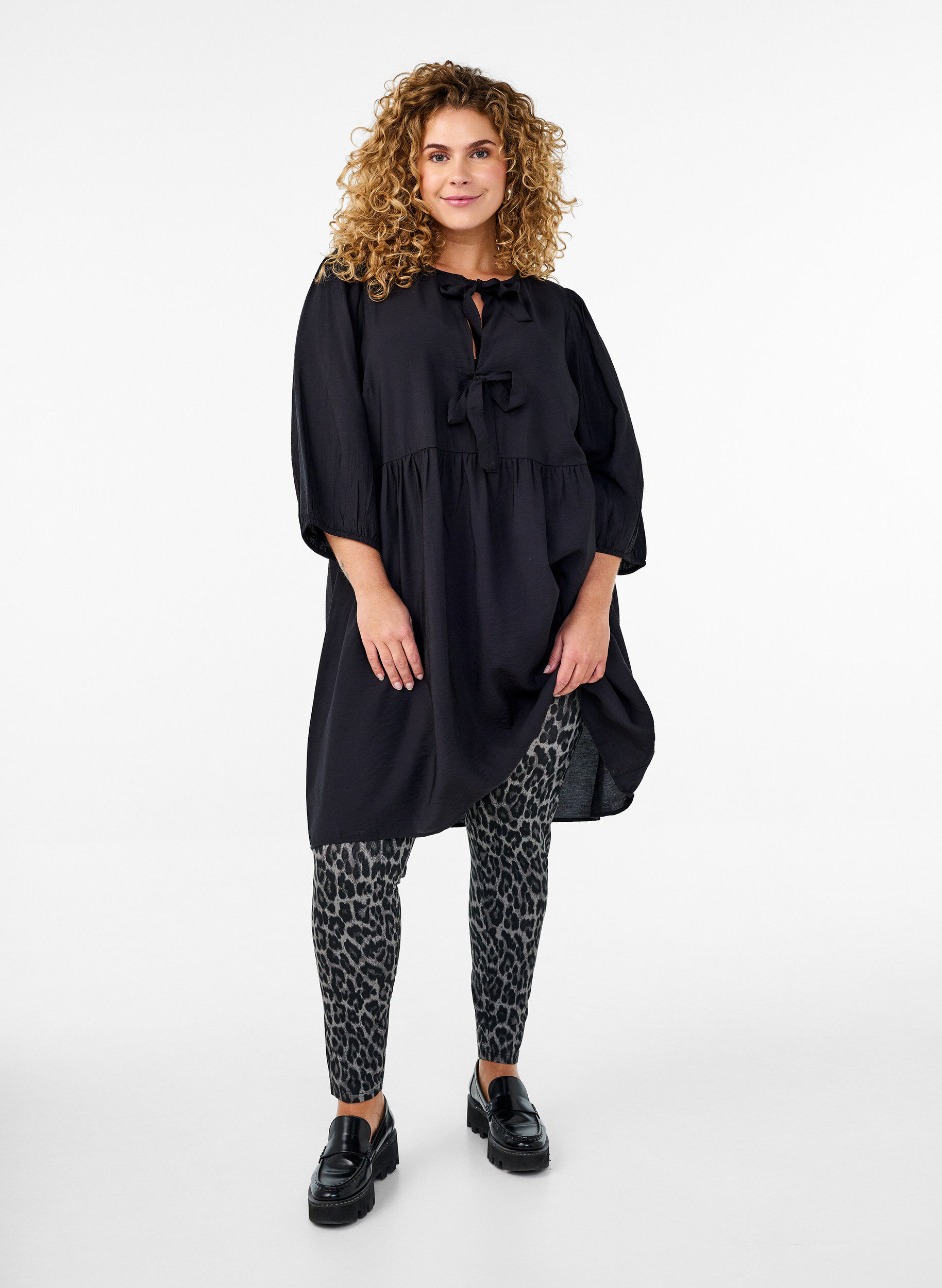 Zizzi Viskose leggings med leo print, Gr&aring;, Model image number 1