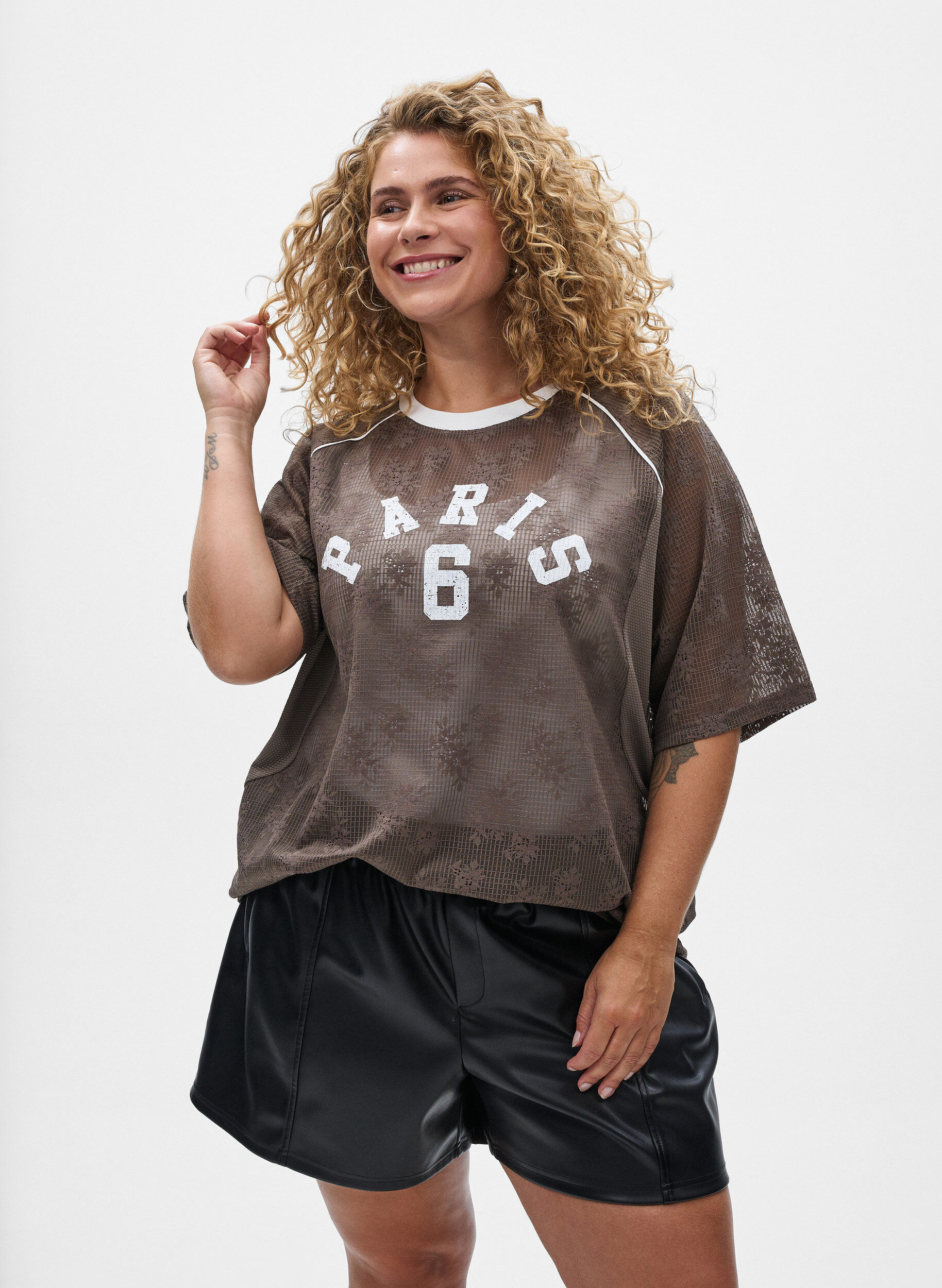 Blonde t-shirt med tekstprint, Brun, Model