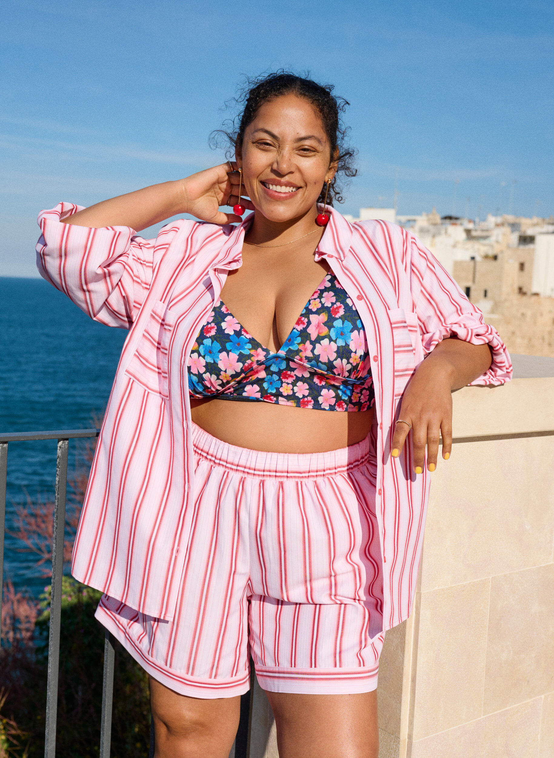 Zizzi L&oslash;se shorts med striber og lommer, Lyser&oslash;d, Image image number 0