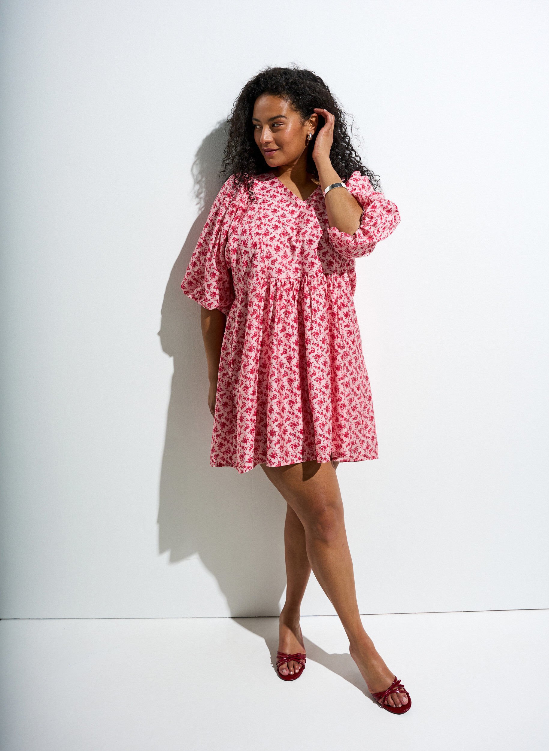 ZizziKort kjole i viskose med empire-snit og ballon&aelig;rmer, R&oslash;d, Image image number 0