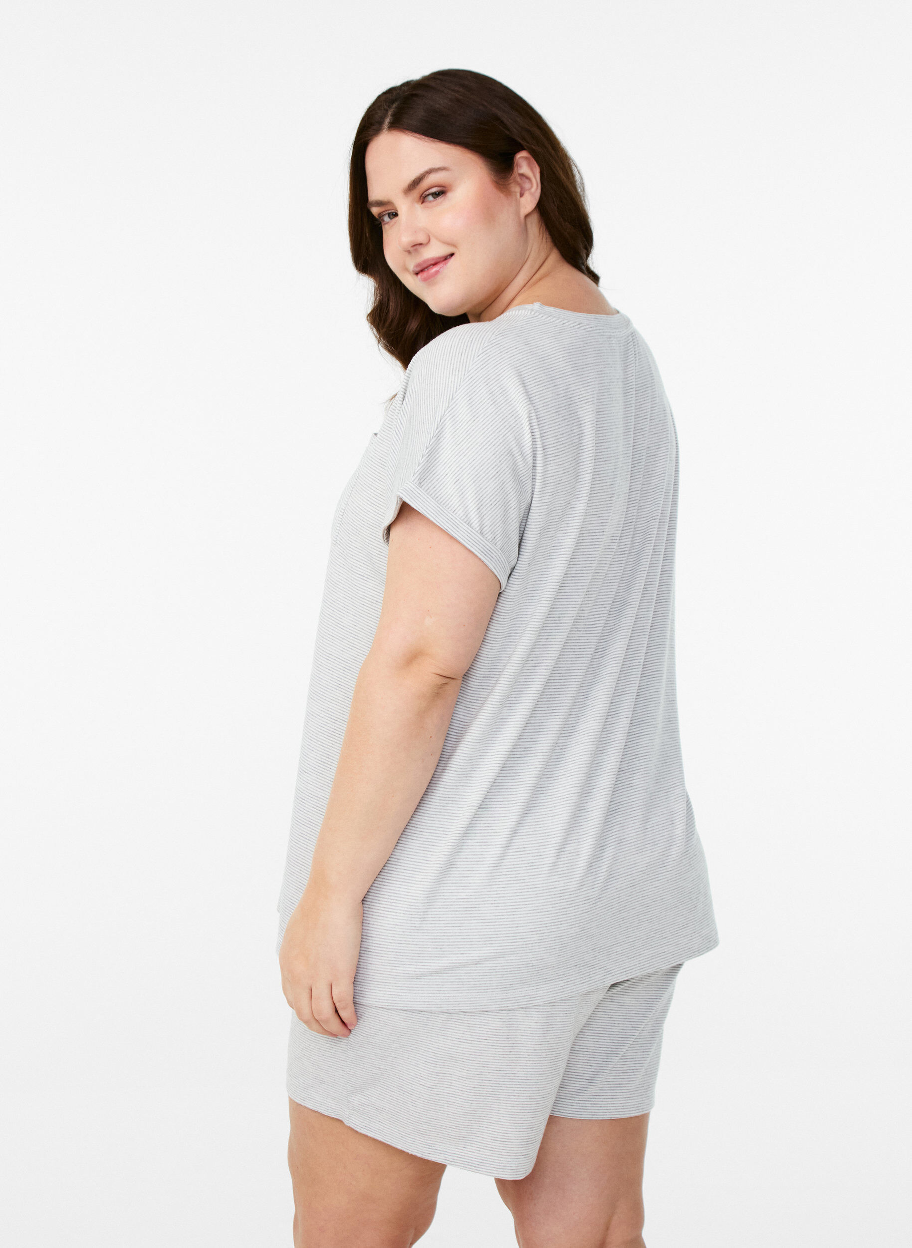 Zizzi Stribet natbluse med korte &aelig;rmer, Gr&aring;, Model image number 2