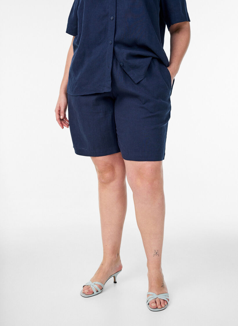 Shorts i h&oslash;r og viskose med h&oslash;j talje, Bl&aring;, Model image number 3