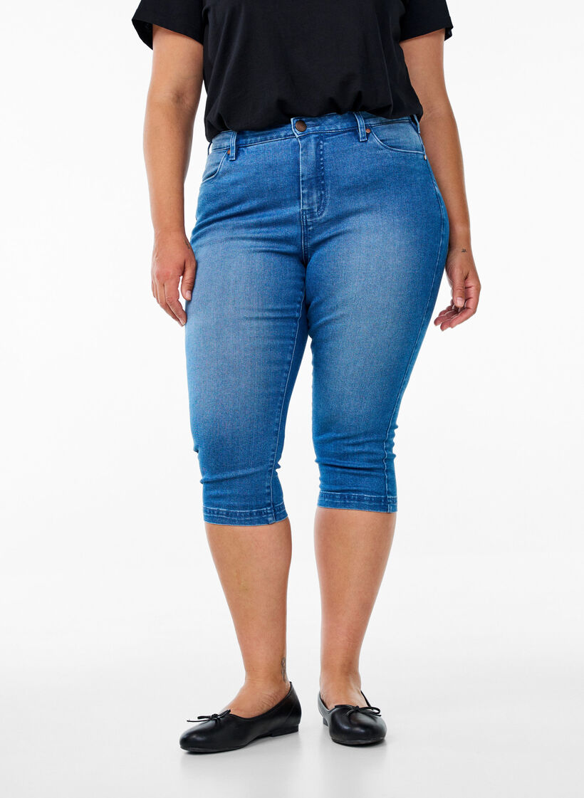 H&oslash;jtaljede Amy capri jeans med super slim fit, Bl&aring;, Model image number 2