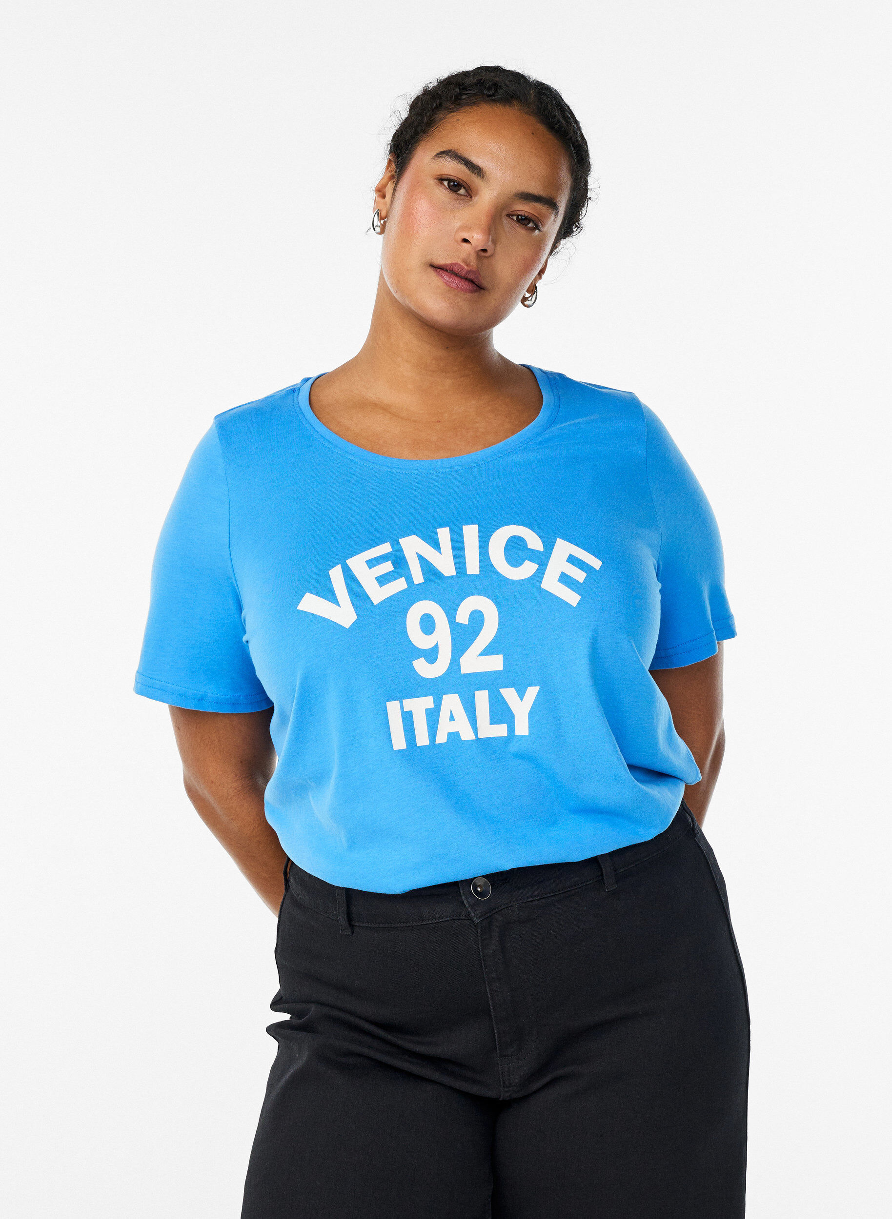 T-shirt med motiv, Bl&aring;, Model