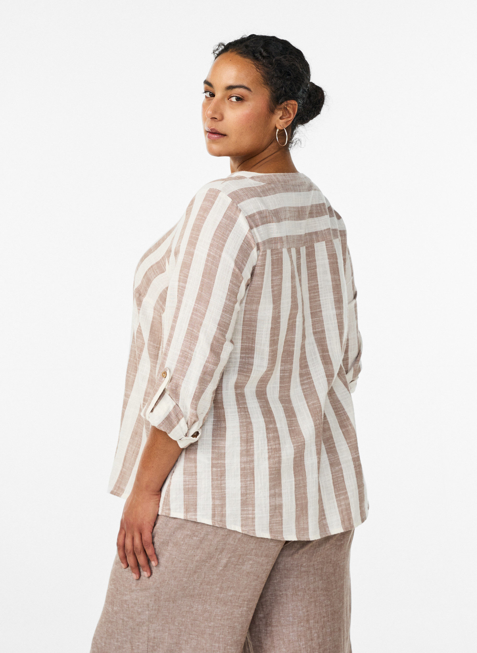 ZizziSkjortebluse i bomuld med V-udsk&aelig;ring, Beige, Model image number 2