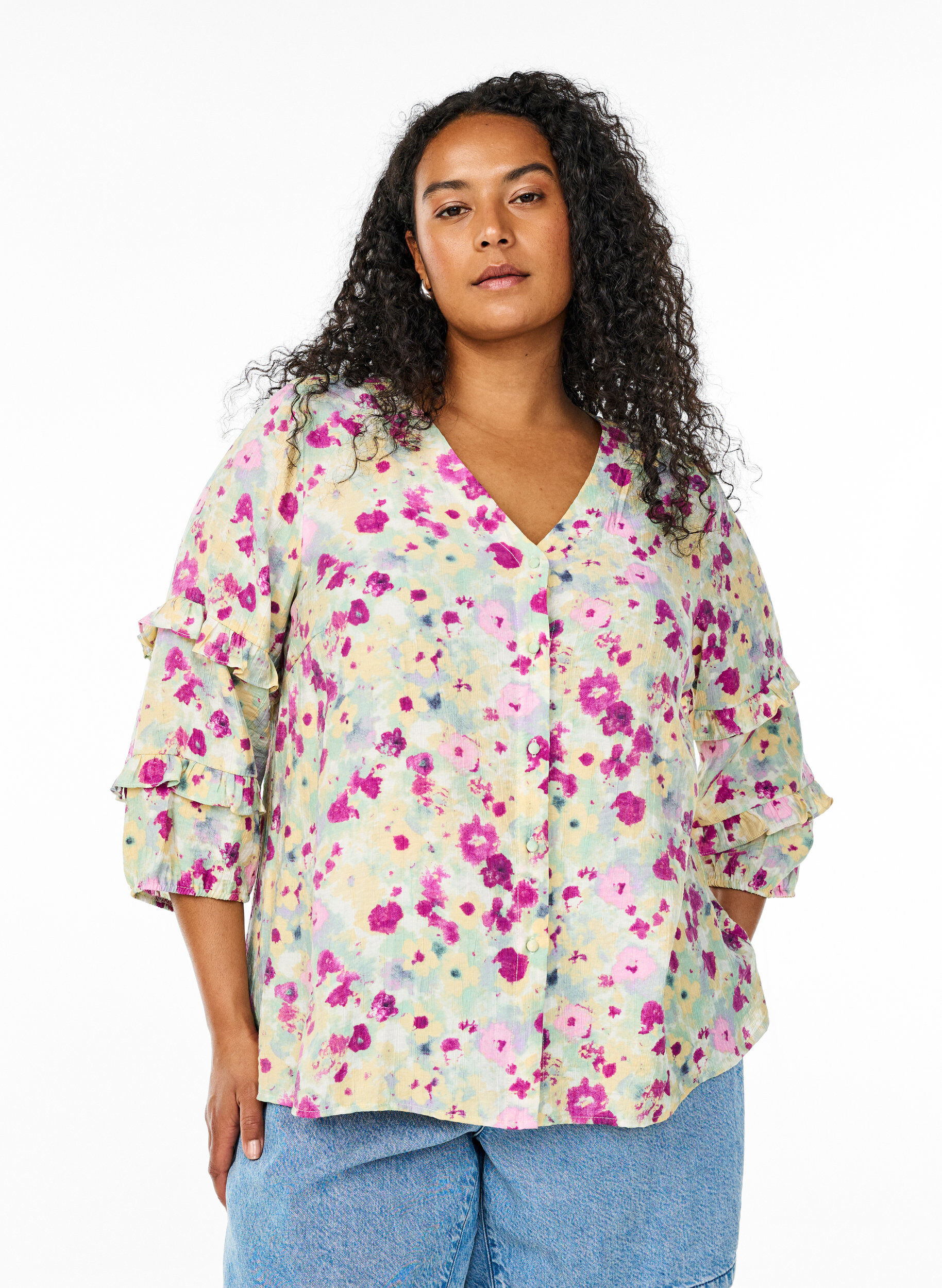 Bluse med fl&aelig;sedetaljer og blomsterprint, Vanilla, Model