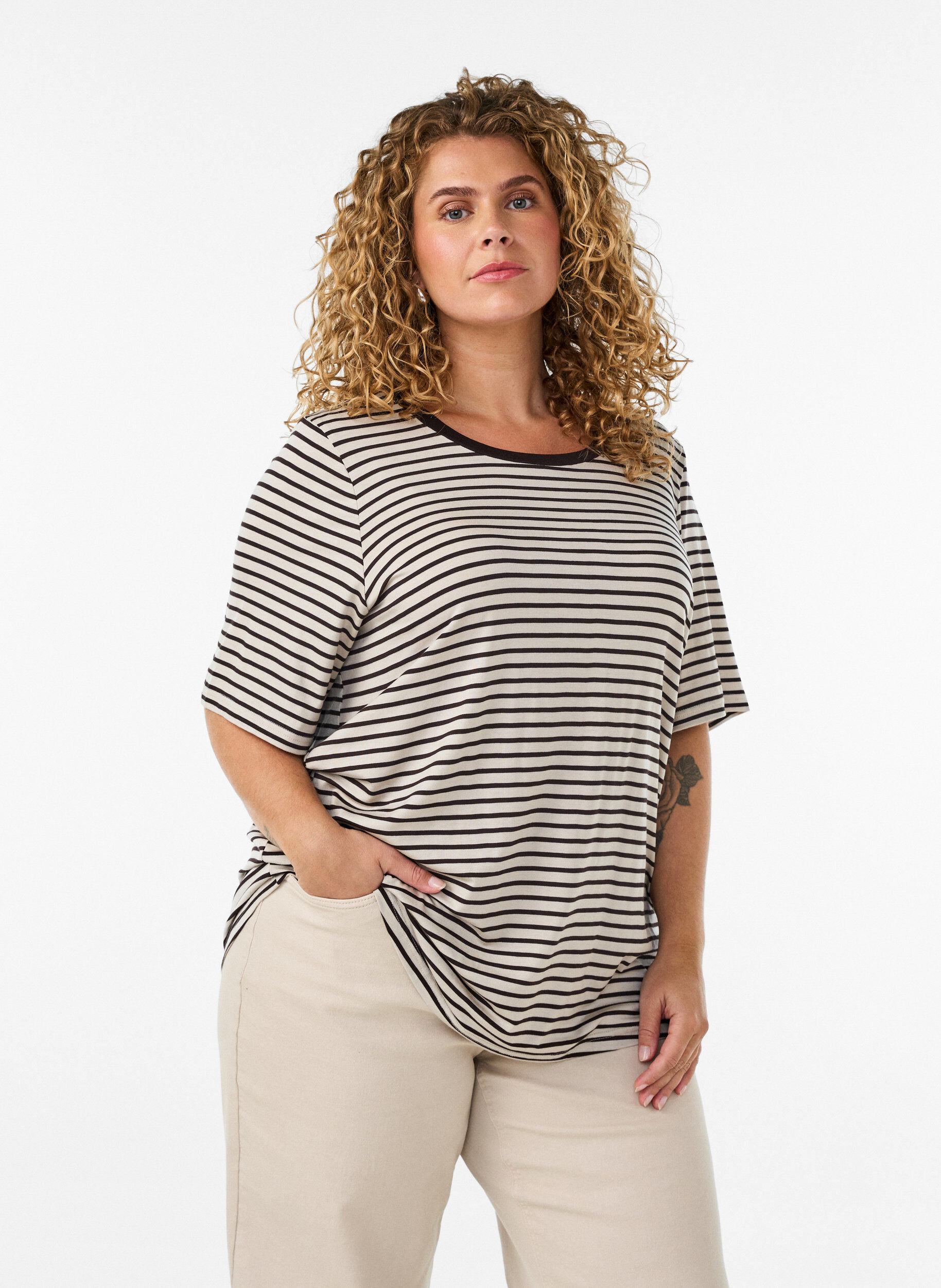 ZizziT-shirt med TENCEL&trade; Lyocell og striber , Brun, Model image number 0