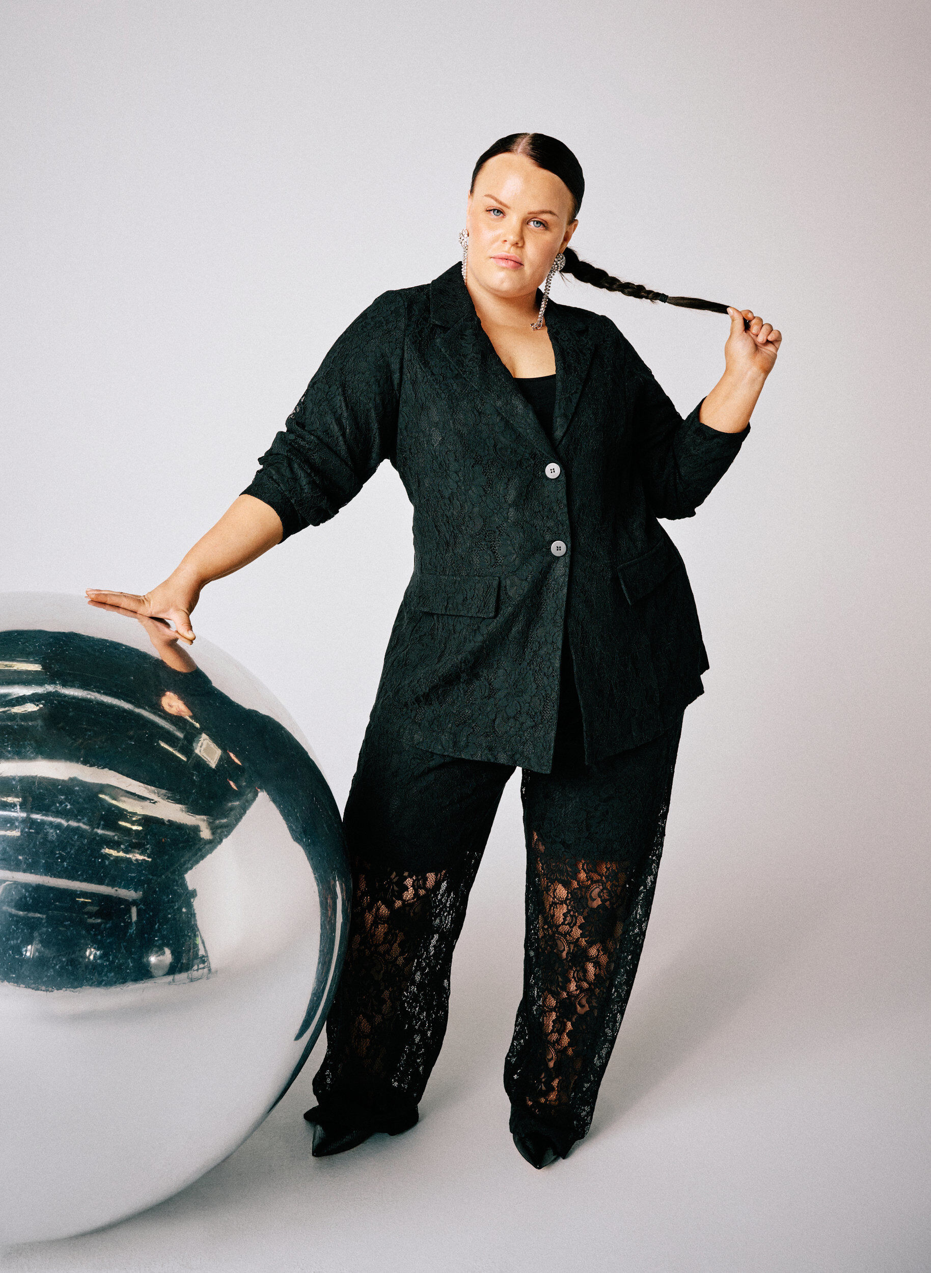 Zizzi Blazer i blonde med knaplukning, Sort, Image image number 0