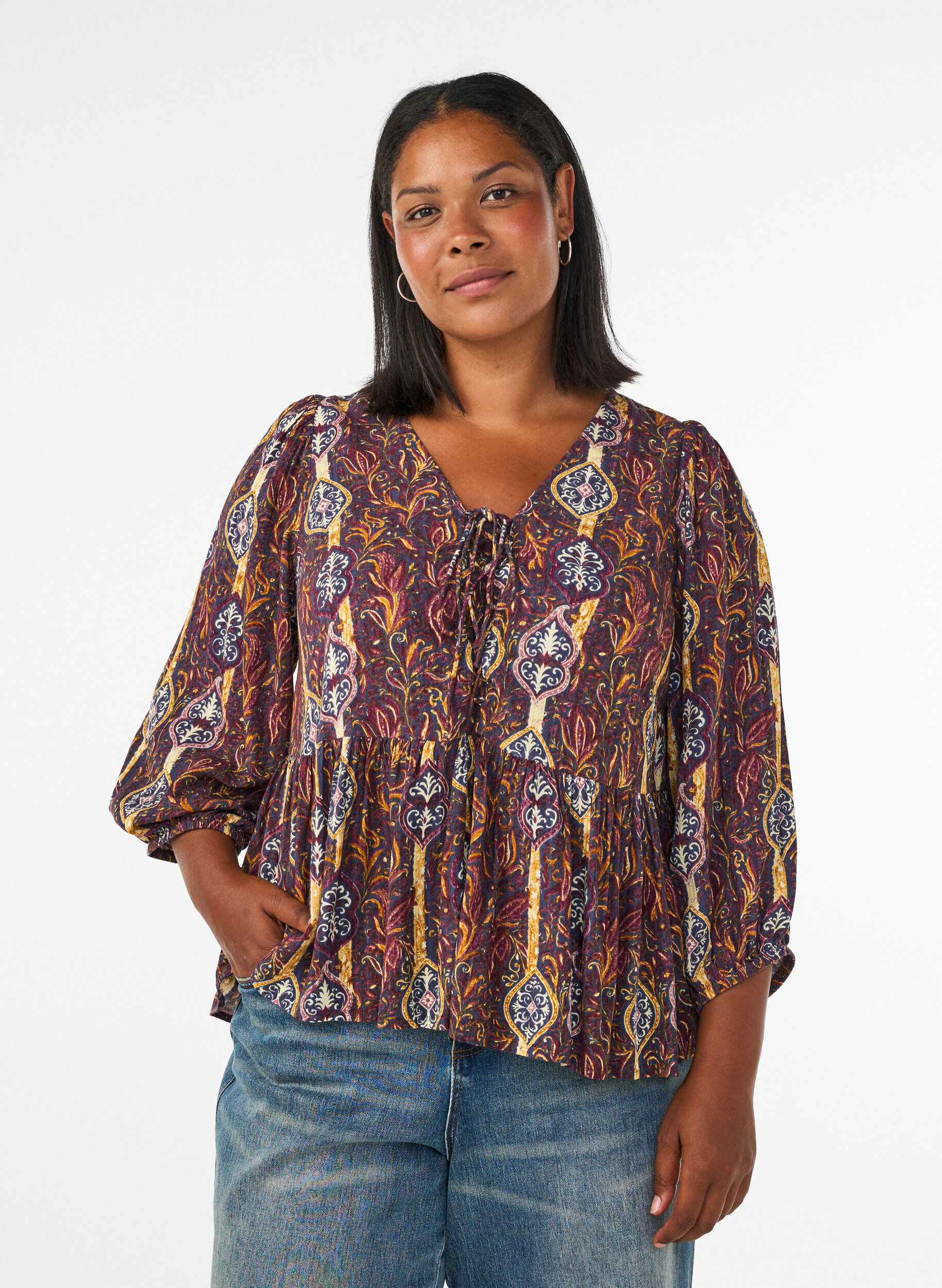 Bluse med paisleyprint og sn&oslash;redetalje, Lilla, Model