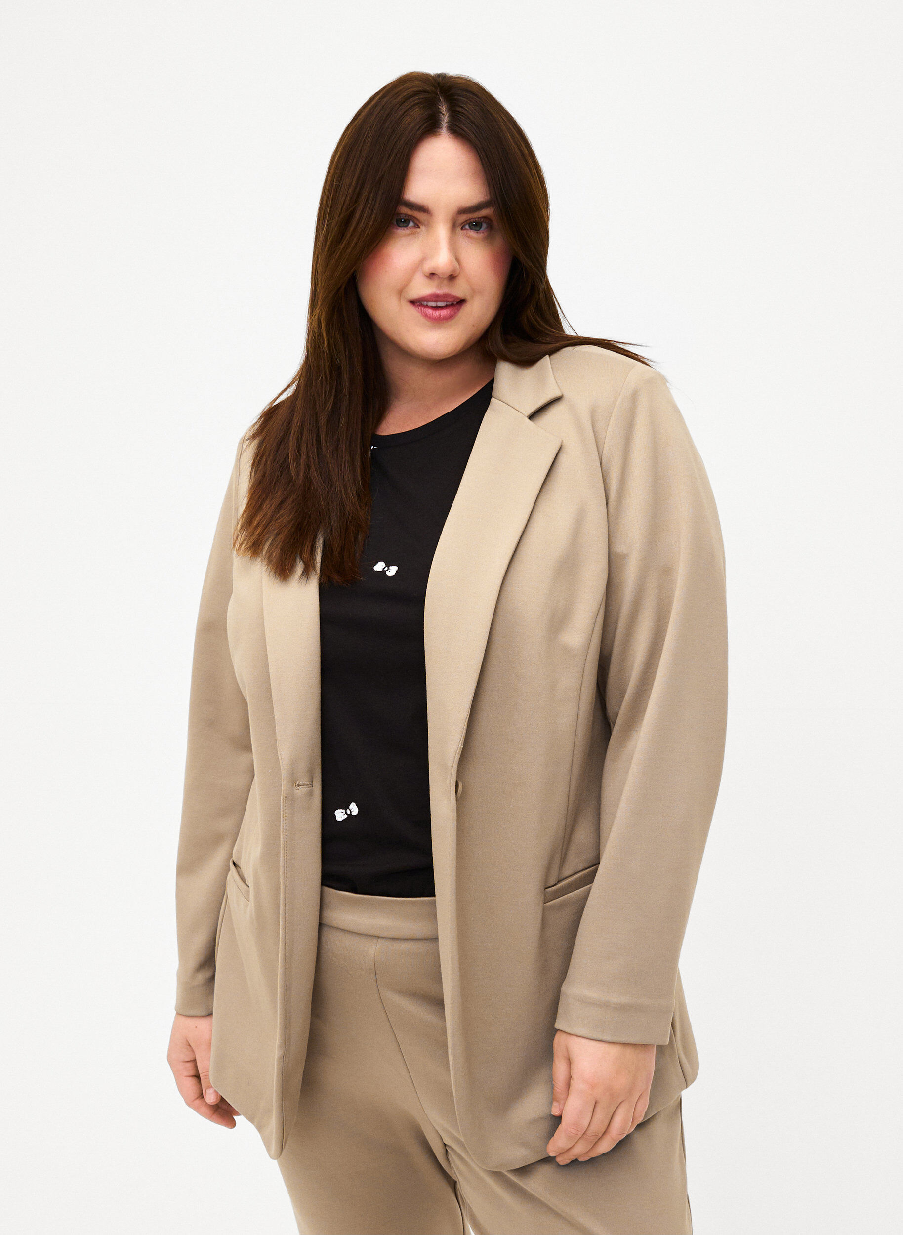 Zizzi Enkel blazer med knaplukning, Beige, Model image number 0
