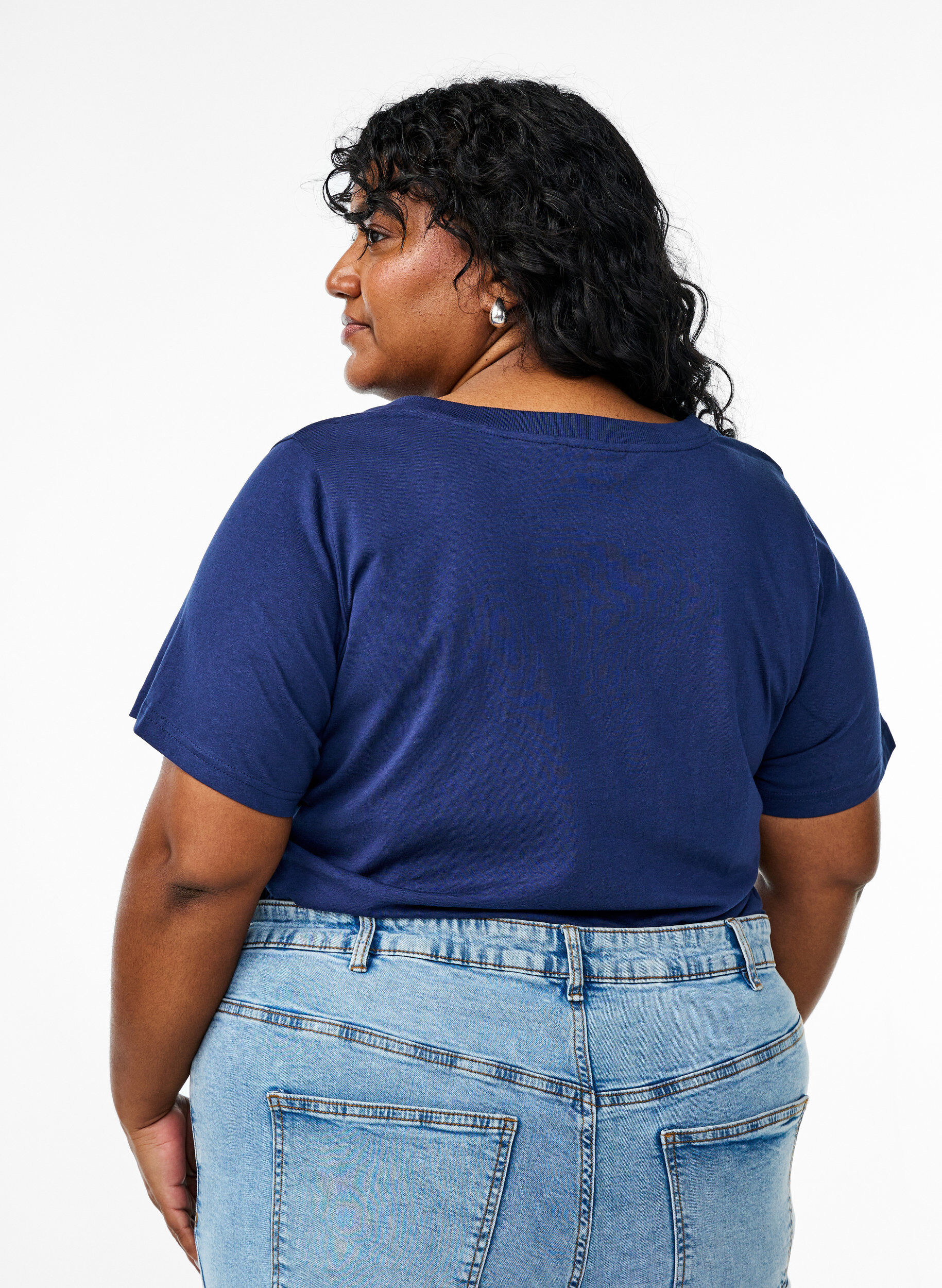 Zizzi Basis t-shirt i bomuld med V-hals, Bl&aring;, Model image number 2