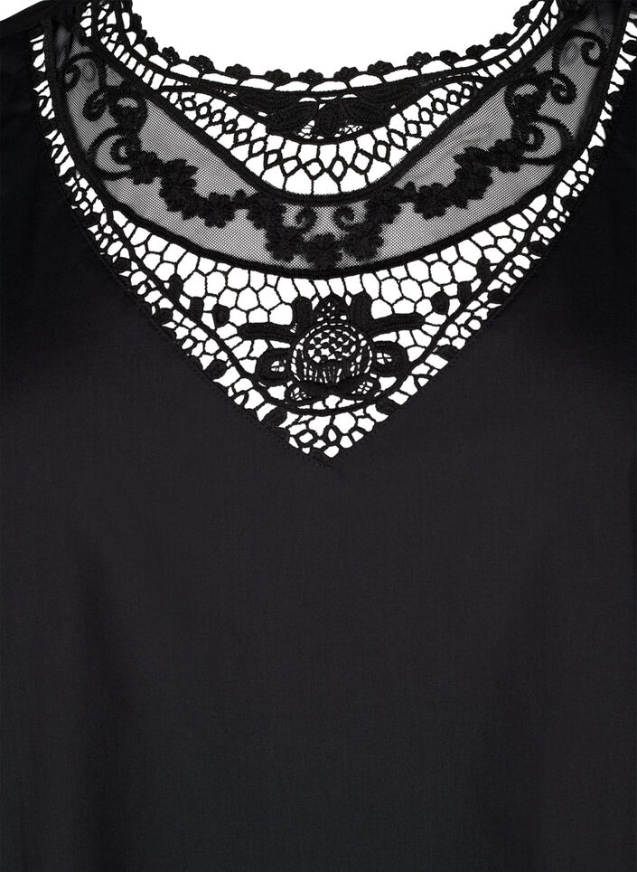 Kortærmet bluse med blondedetalje, Black, Packshot image number 2