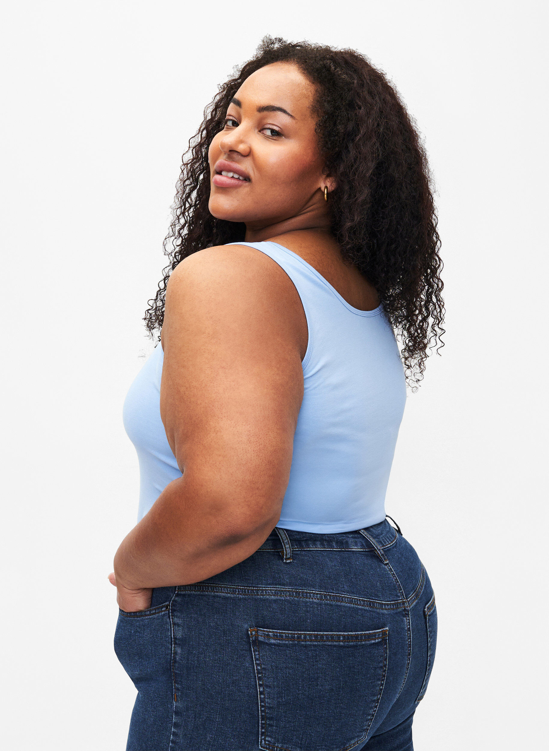 Zizzi Ensfarvet basis top i bomuld, Bl&aring;, Model image number 2