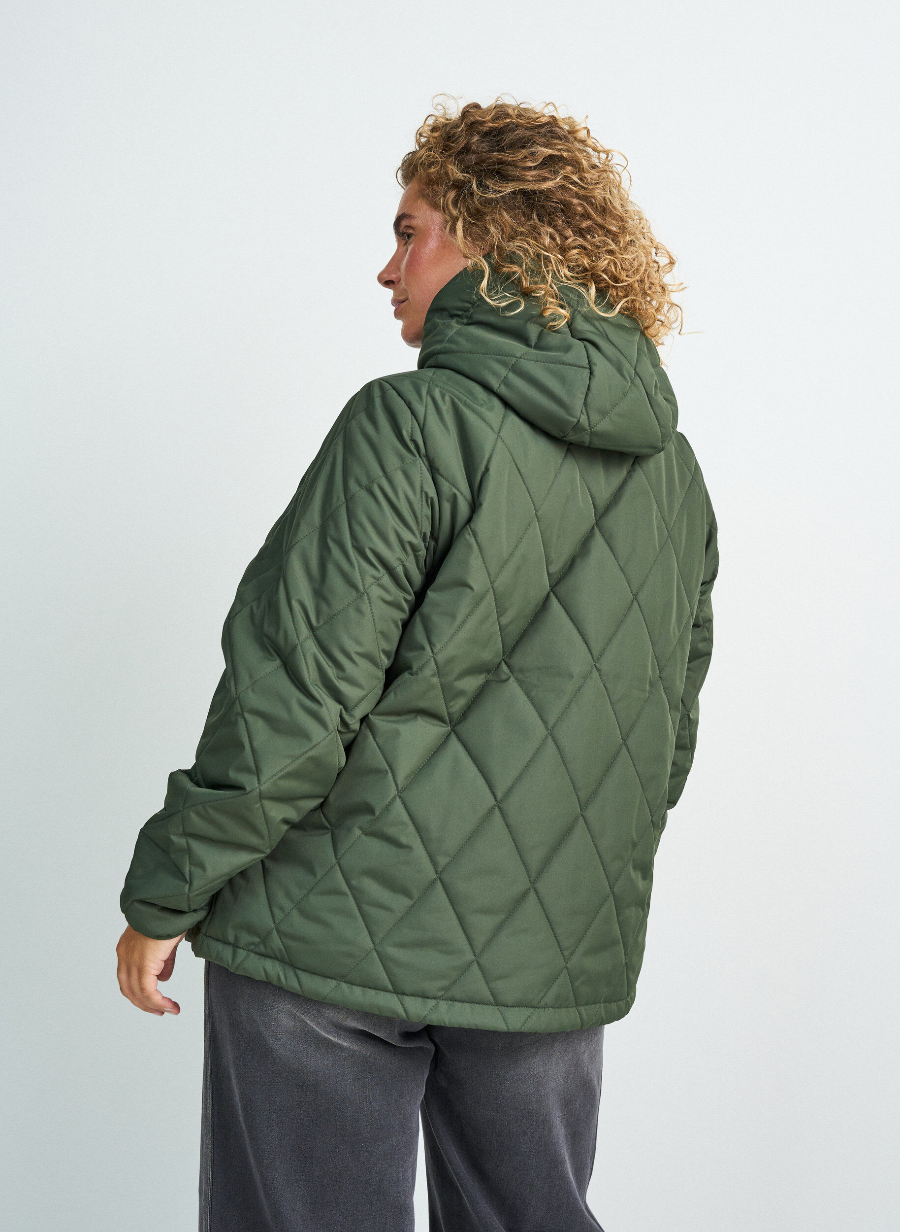 ZizziLet vatteret jakke med diamantquilt, Gr&oslash;n, Model image number 2