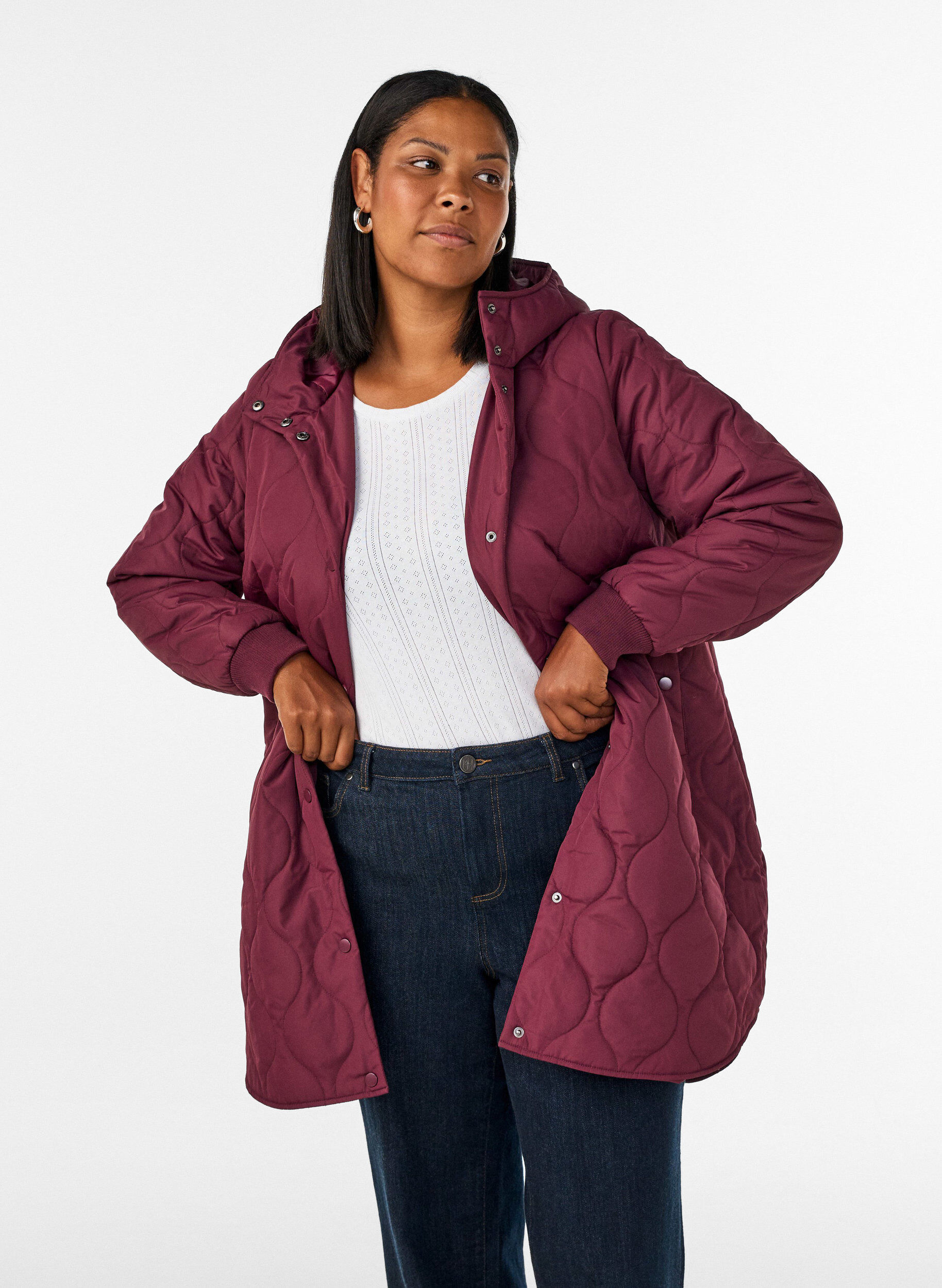 ZizziMellemlang quiltet jakke med h&aelig;tte, R&oslash;d, Model image number 0