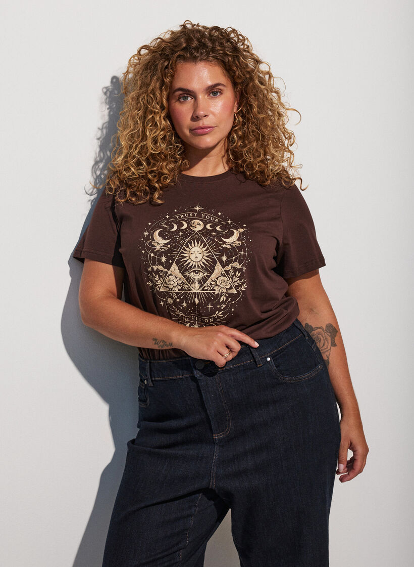 T-shirt i bomuld med frontmotiv, Brun, Model image number 0