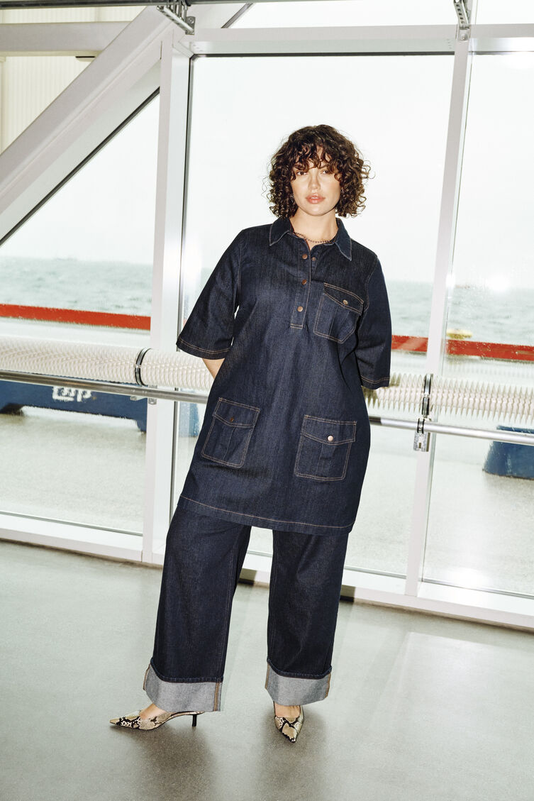 Denim look med detaljer, , Model