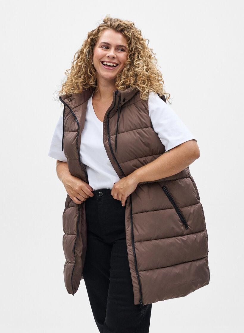 Lang vest med h&aelig;tte og lommer, Brun, Model image number 0