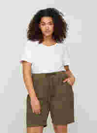Løse shorts med lommer i bomuld, Ivy Green, Model