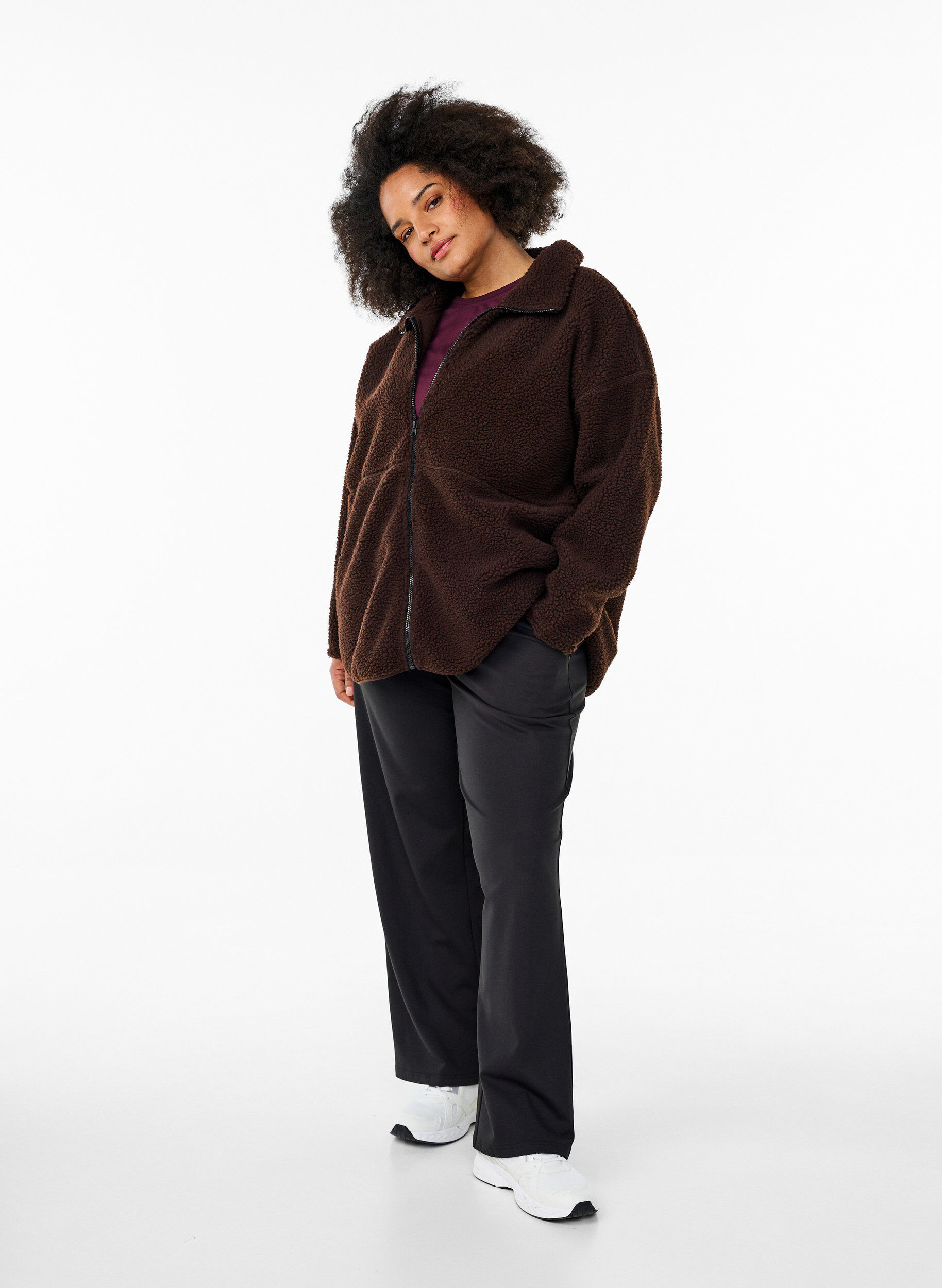 Zizzi Sporty fleecejakke i teddylook med lynl&aring;s, Brun, Model image number 1