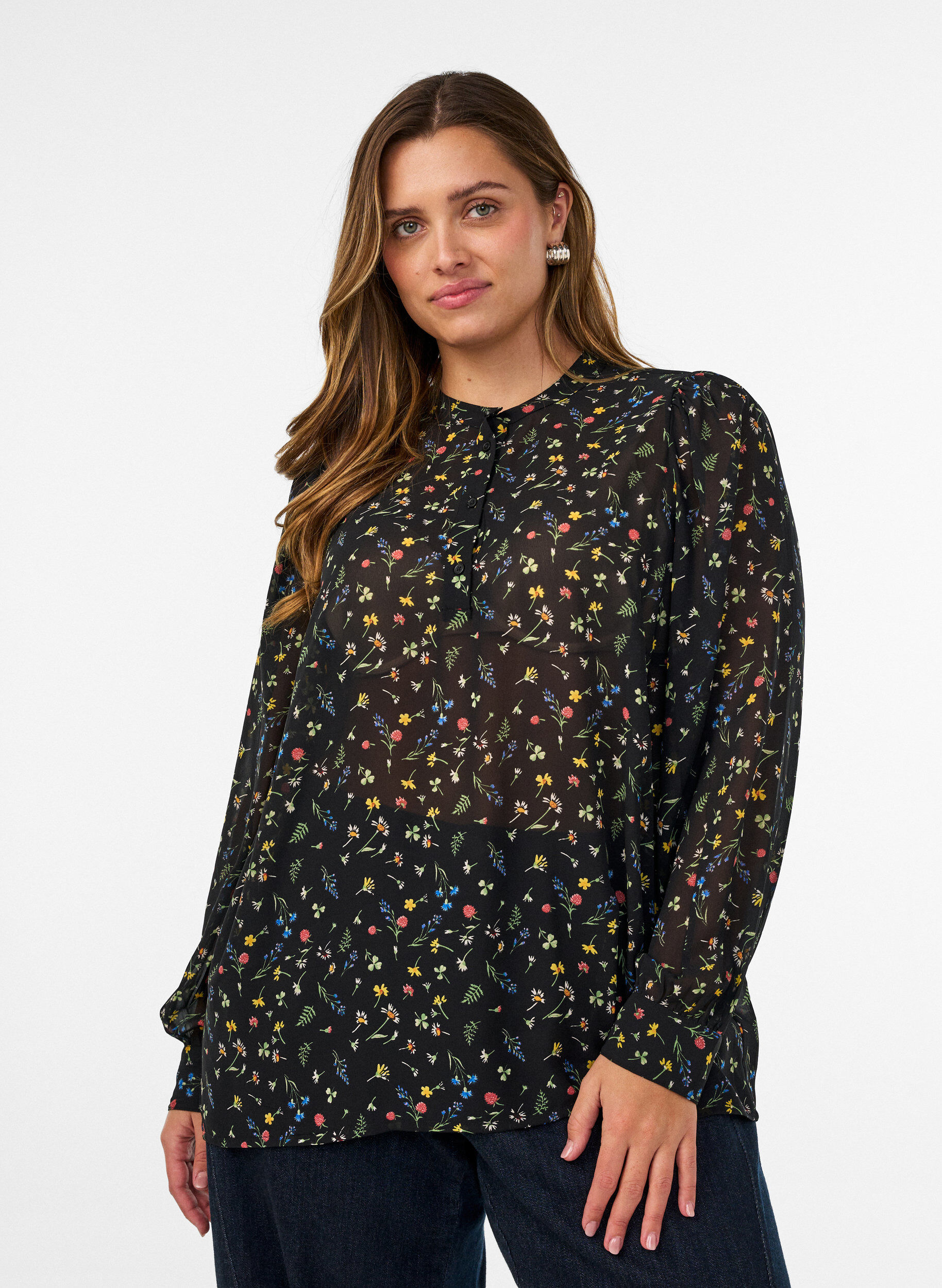 ZizziBluse med all-over print og kort knapstolpe, Sort, Model image number 0