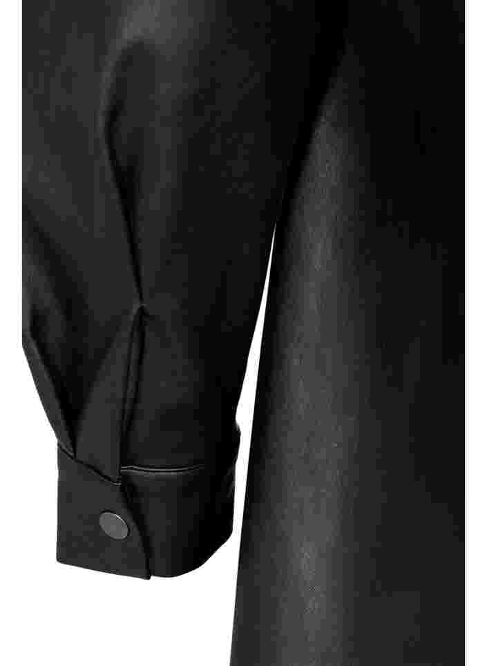 Lang skjorte i imiteret læder, Black, Packshot image number 3