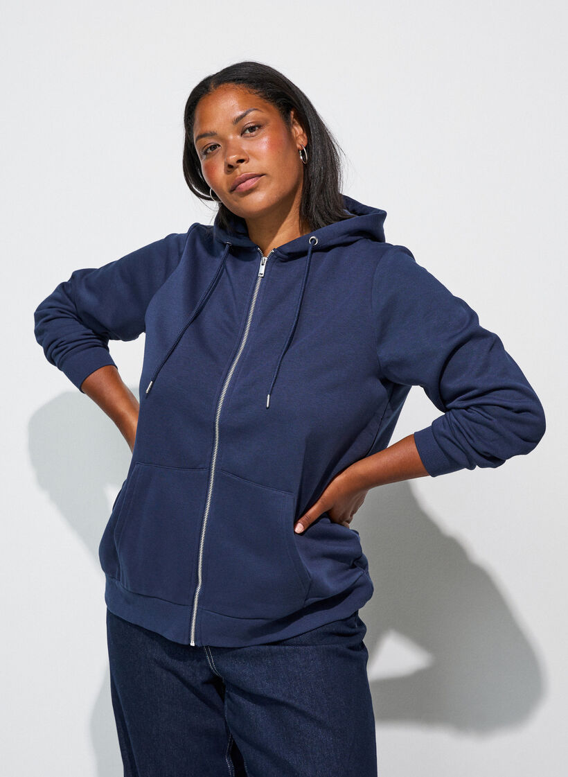 Sweat h&aelig;ttetr&oslash;je med lynl&aring;s og lommer, Bl&aring;, Model image number 3