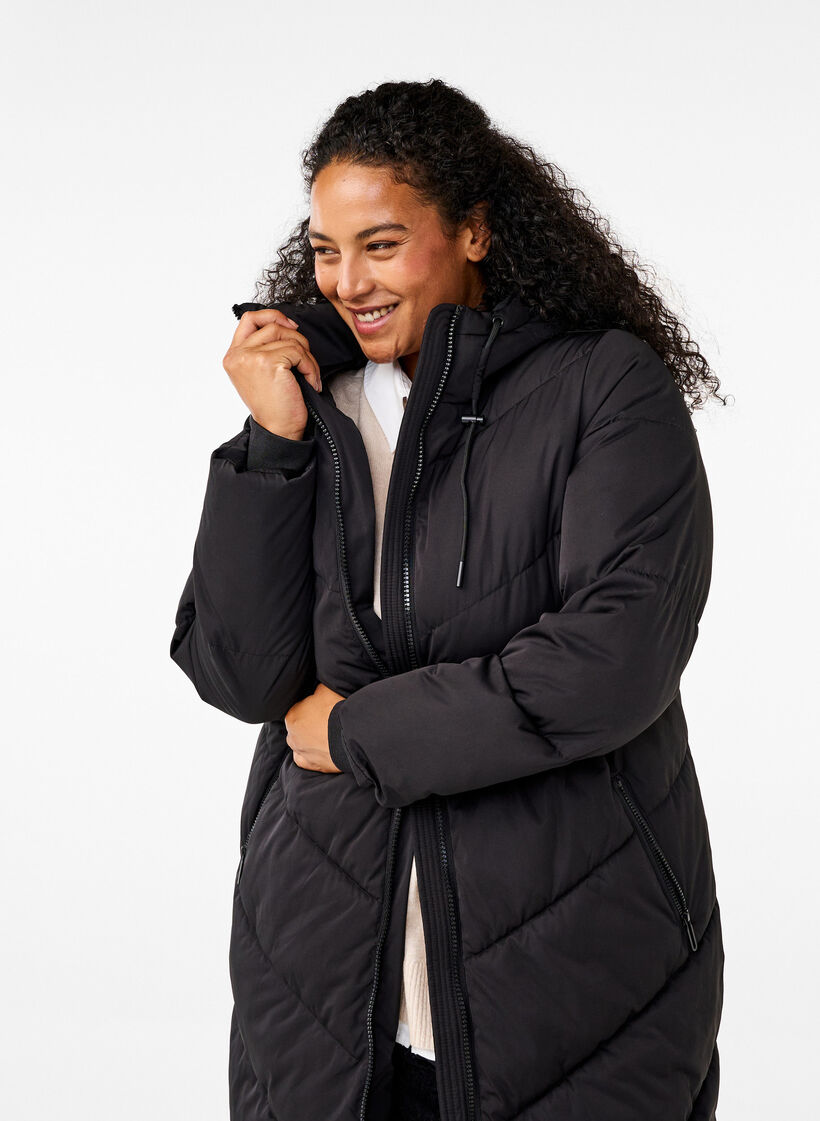 Lang pufferfrakke med h&aelig;tte og lommer, Sort, Model image number 3