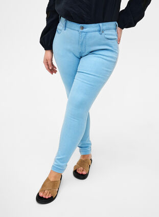 Viona jeans med regulær talje, Ex Lt Blue, Model image number 2