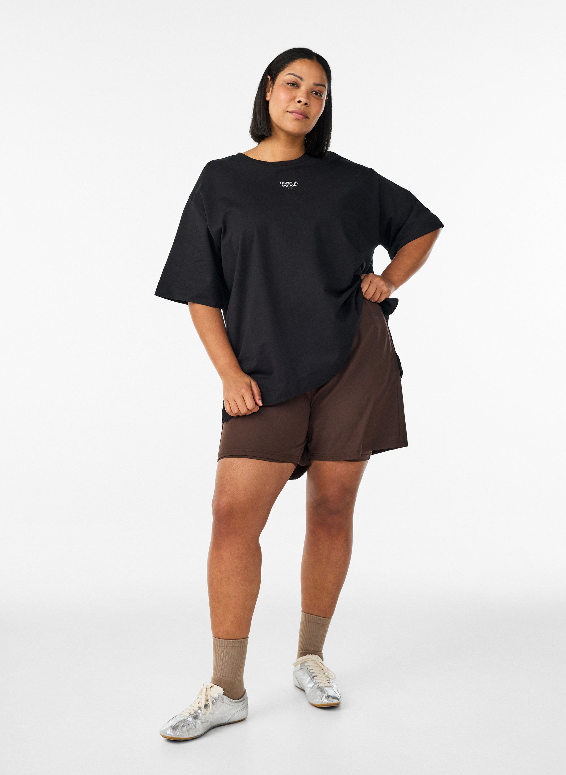 Zizzi Active T-shirt med loose fit og broderet statement, Sort, Model image number 1