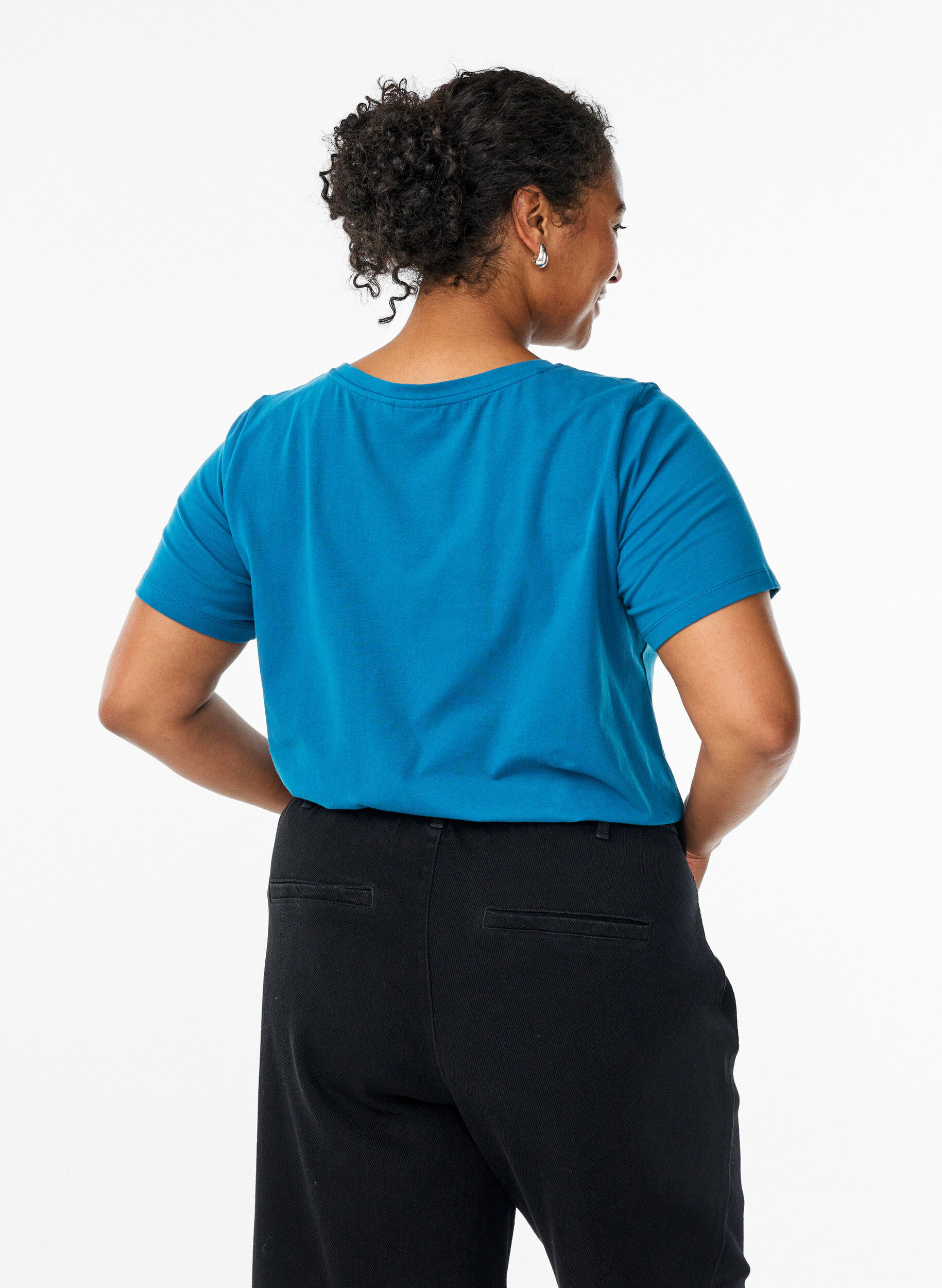 Zizzi Ensfarvet basis t-shirt i bomuld, Bl&aring;, Model image number 2
