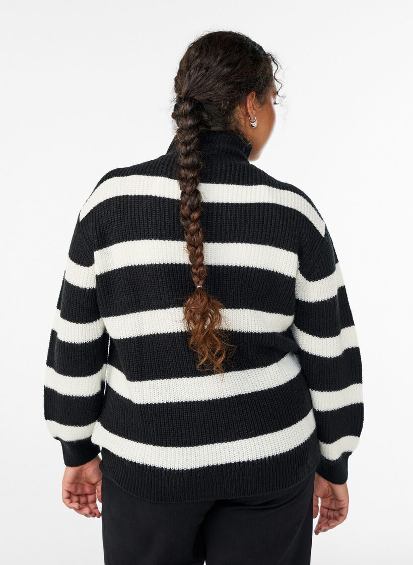 Striktr&oslash;je med h&oslash;j hals og lynl&aring;s, Sort, Model image number 2