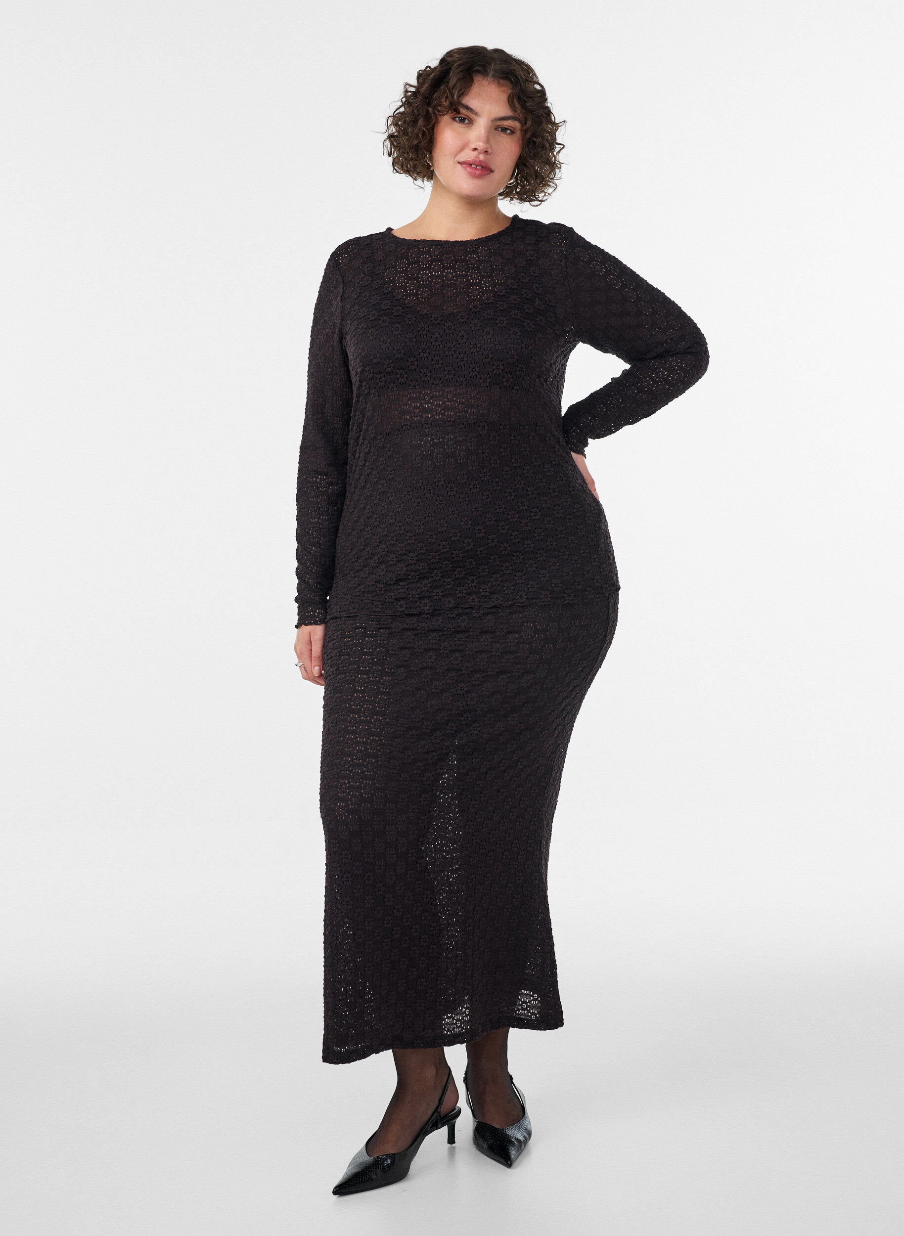 ZizziBluse med hulm&oslash;nster og lange &aelig;rmer, Sort, Model image number 1