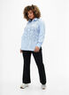 Skjorte i bomuld med broderi anglaise, Chambray Blue, Model image number 2