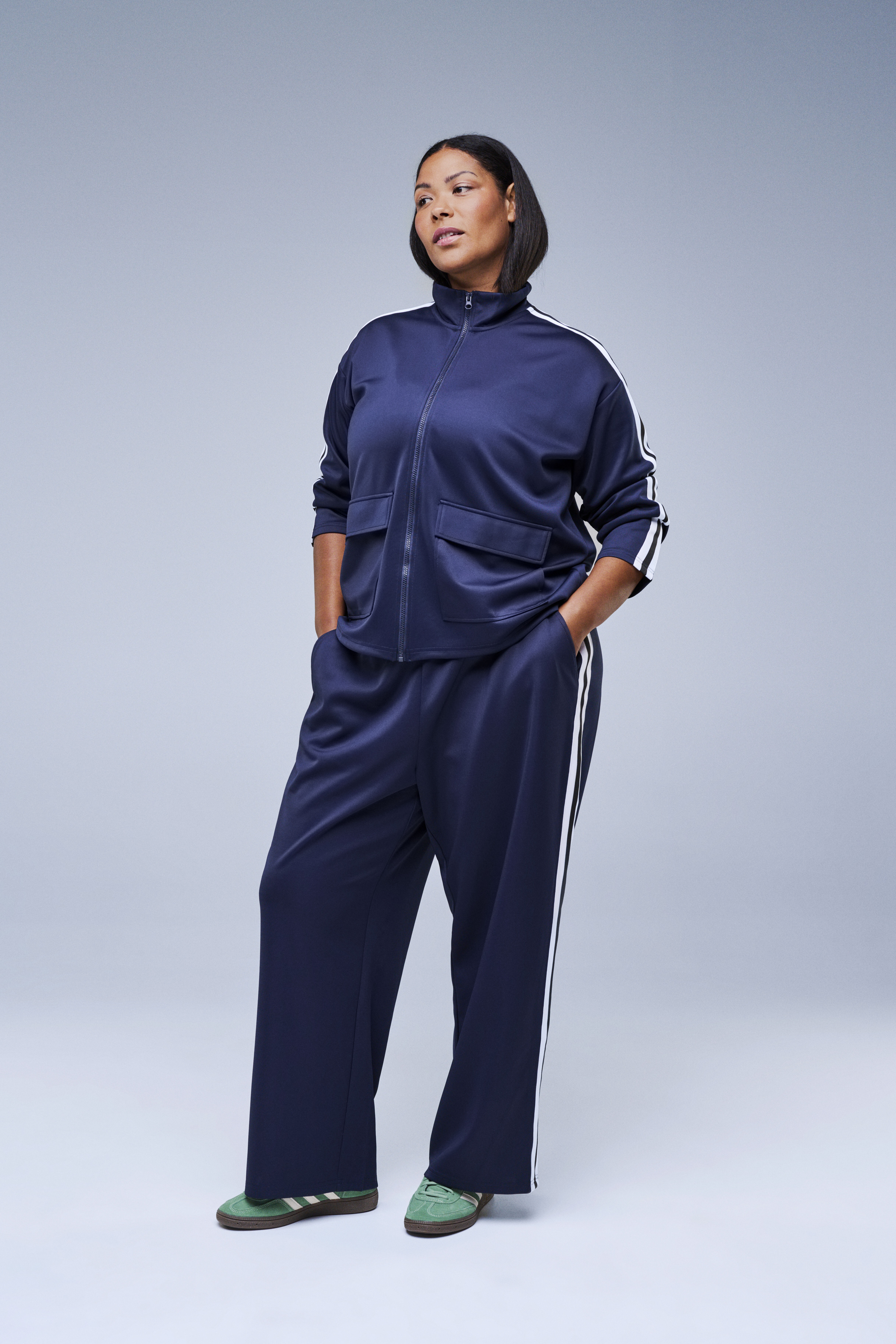 Zizzi Tr&aelig;ningss&aelig;t med sporty striber, , Model