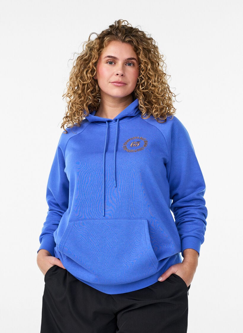 H&aelig;ttetr&oslash;je med broderet frontmotiv, Bl&aring;, Model image number 0