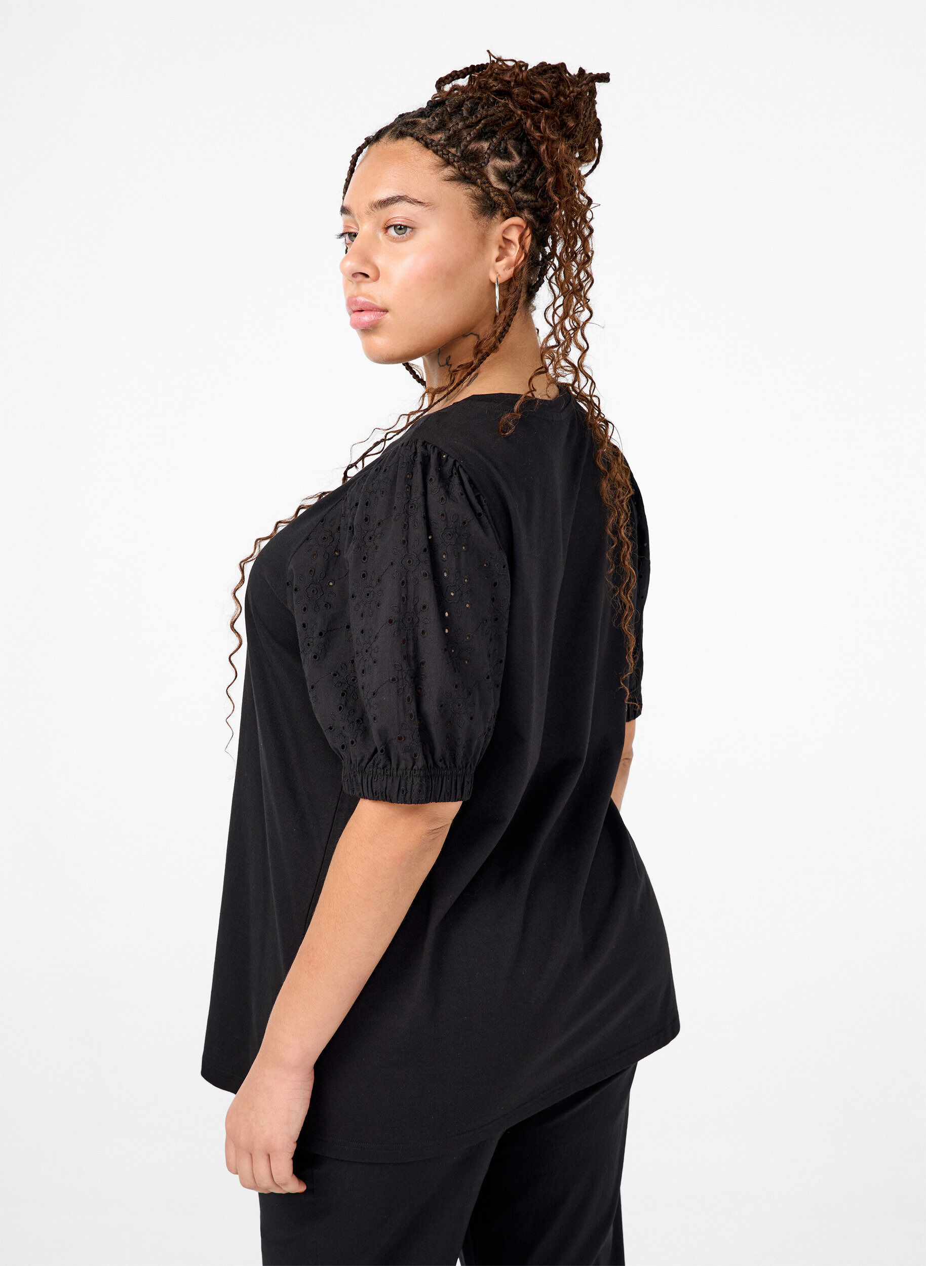 Zizzi &Oslash;kologisk bomuldsbluse med broderi anglaise &aelig;rmer, Black, Model image number 1