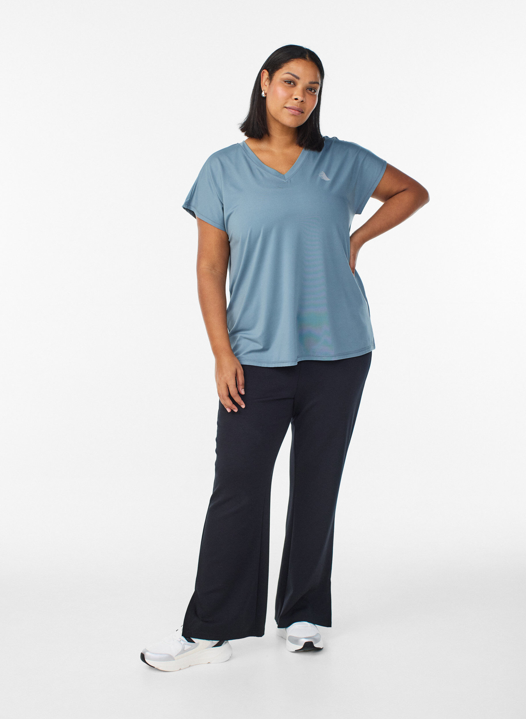 Zizzi L&oslash;s tr&aelig;nings t-shirt med v-hals, Gr&aring;, Model image number 1