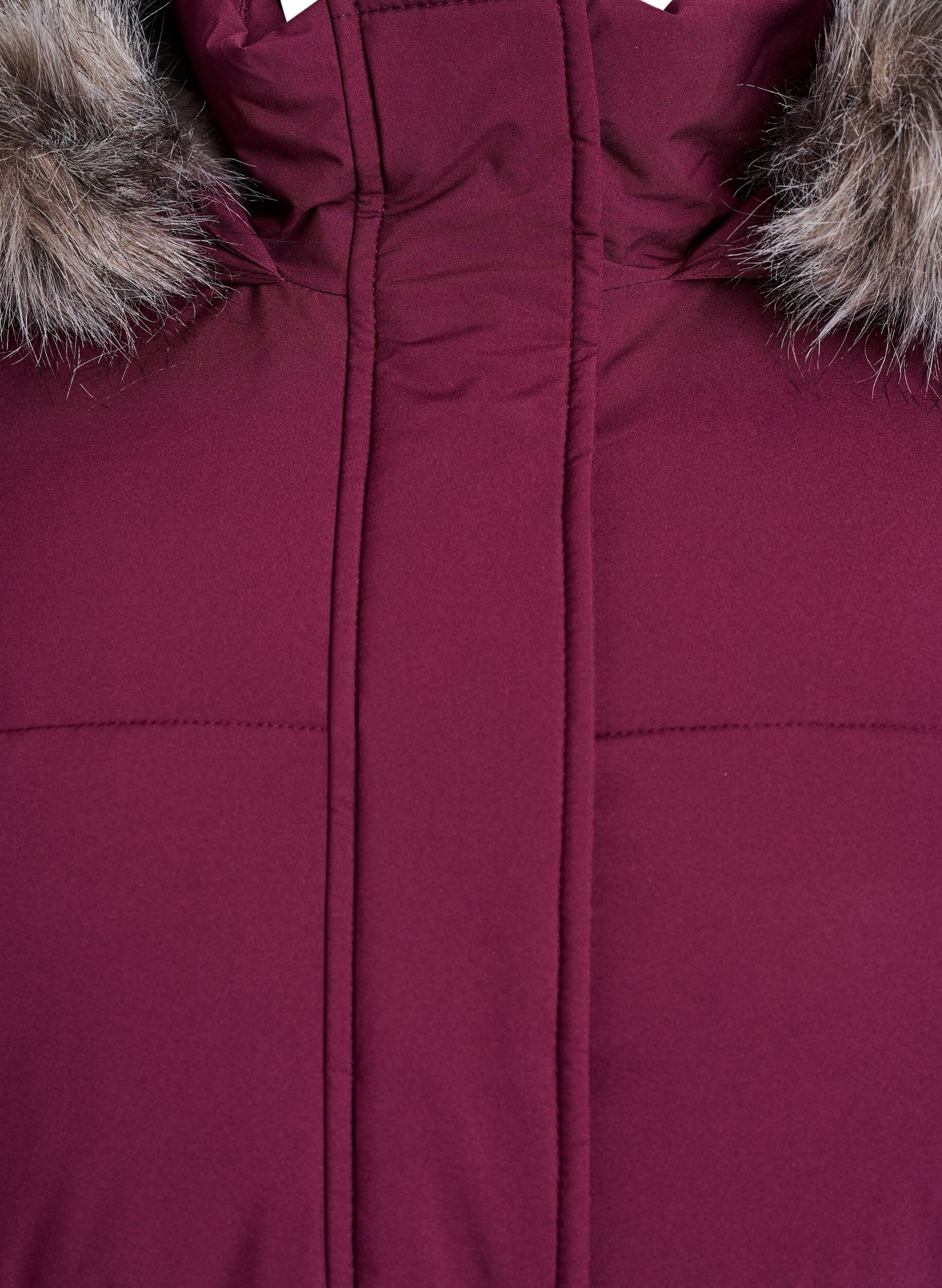Zizzi Vandafvisende parka med h&aelig;tte og imiteret pelskant, M&oslash;rk Bordeaux, Packshot image number 2