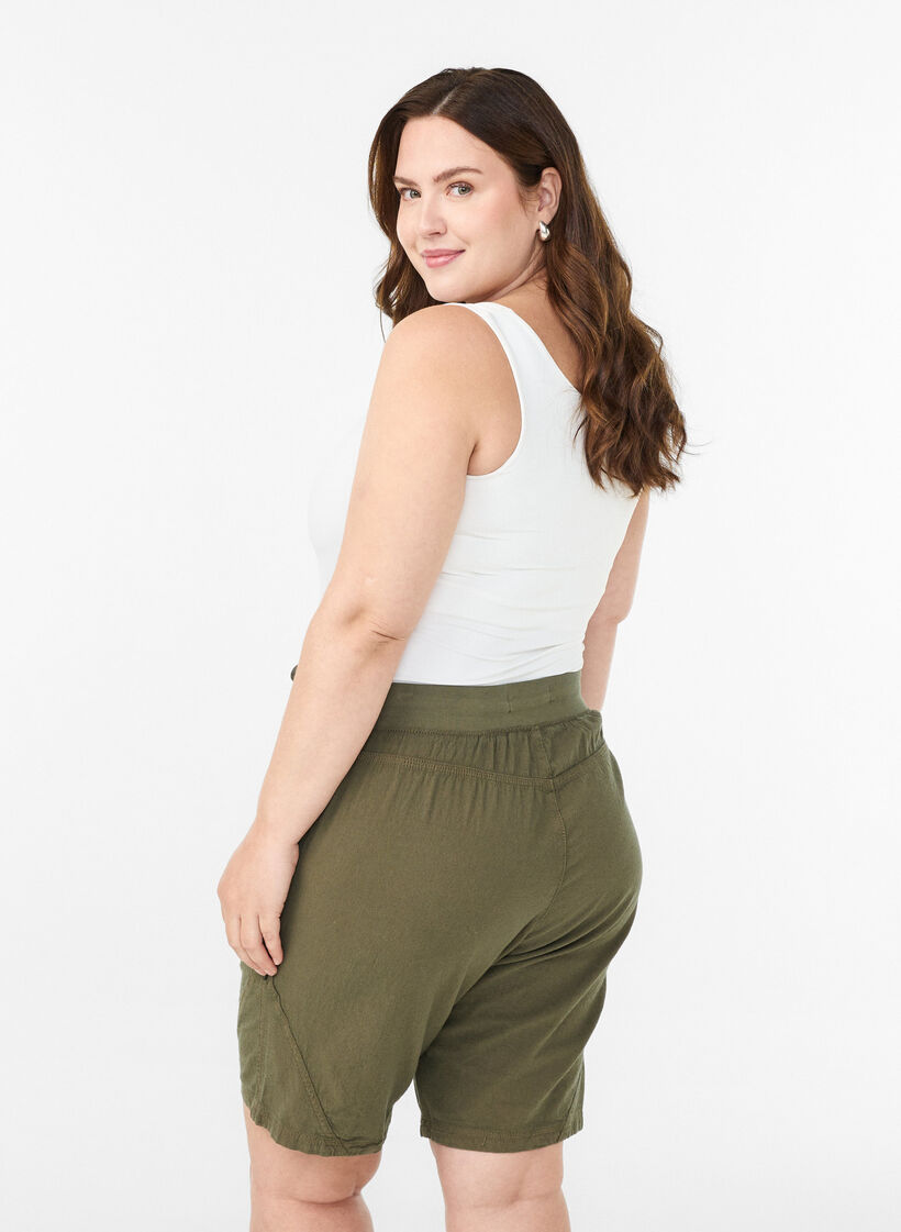L&oslash;se shorts i bomuld med lommer, Gr&oslash;n, Model image number 2