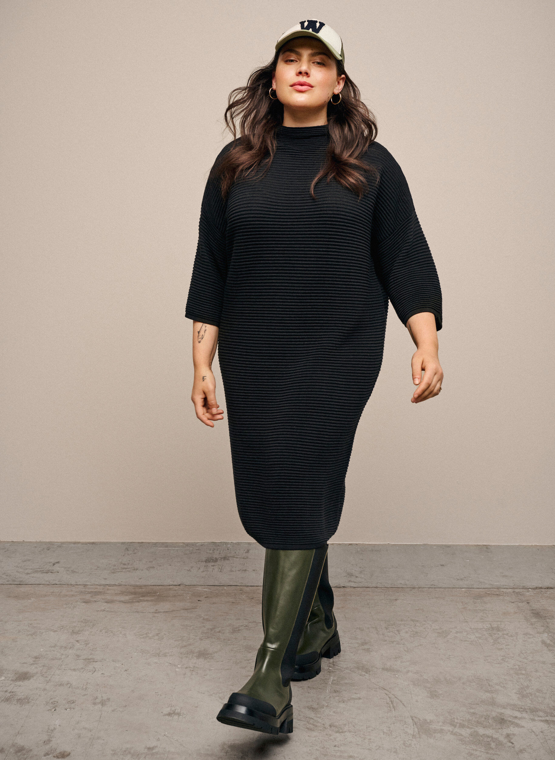 Zizzi Strikkjole med cropped &aelig;rmer, Black, Image image number 0