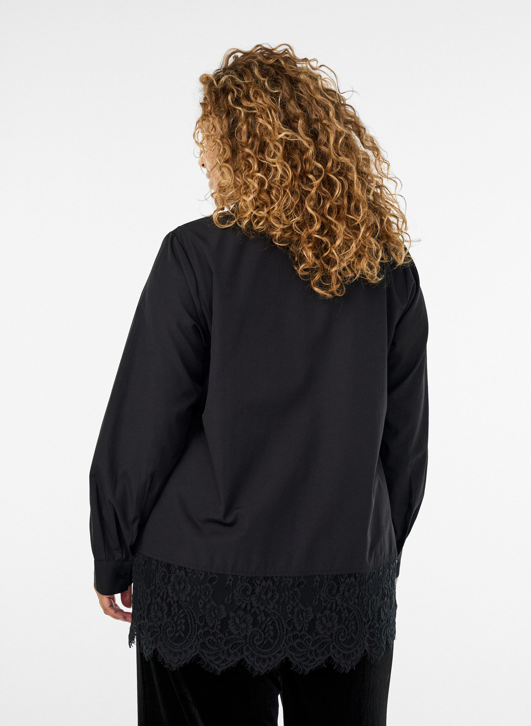 ZizziL&oslash;s skjorte med bred blondekant, Sort, Model image number 2