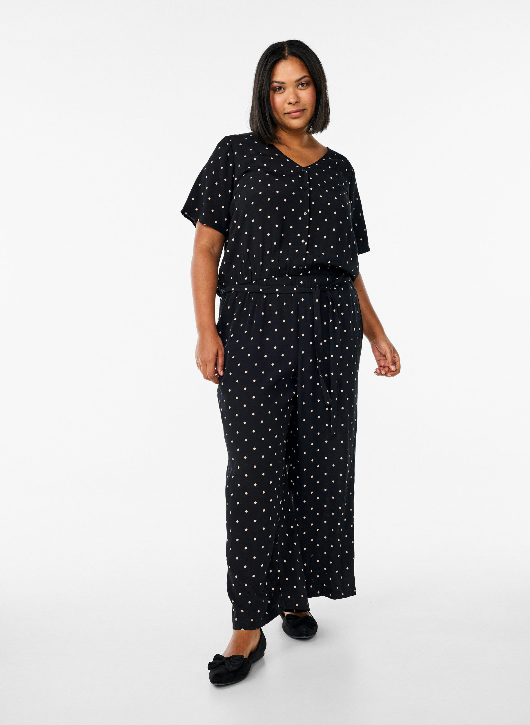 Zizzi Prikket jumpsuit med korte &aelig;rmer, Sort, Model image number 0