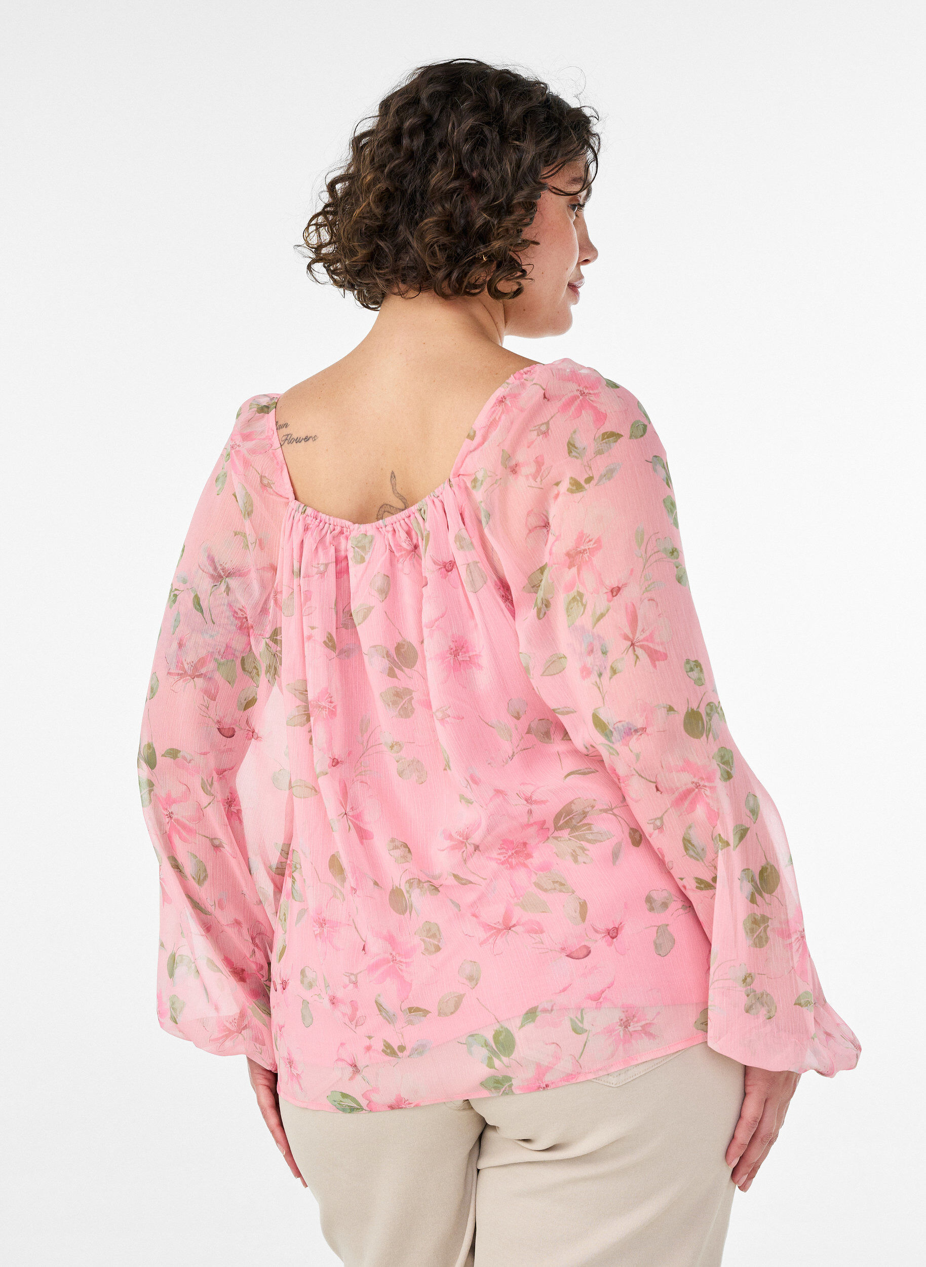 ZizziChiffonbluse med blomster og lange &aelig;rmer , Lyser&oslash;d, Model image number 2