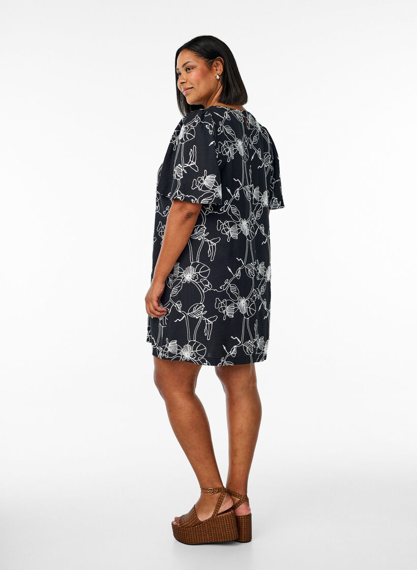 Kort kjole med a-facon og broderet m&oslash;nster, Sort, Model image number 2