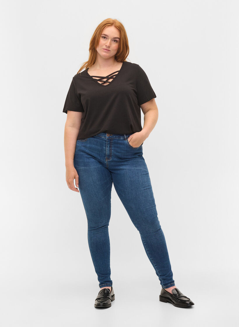 Kortærmet t-shirt med v-udskæring, Black, Model image number 2